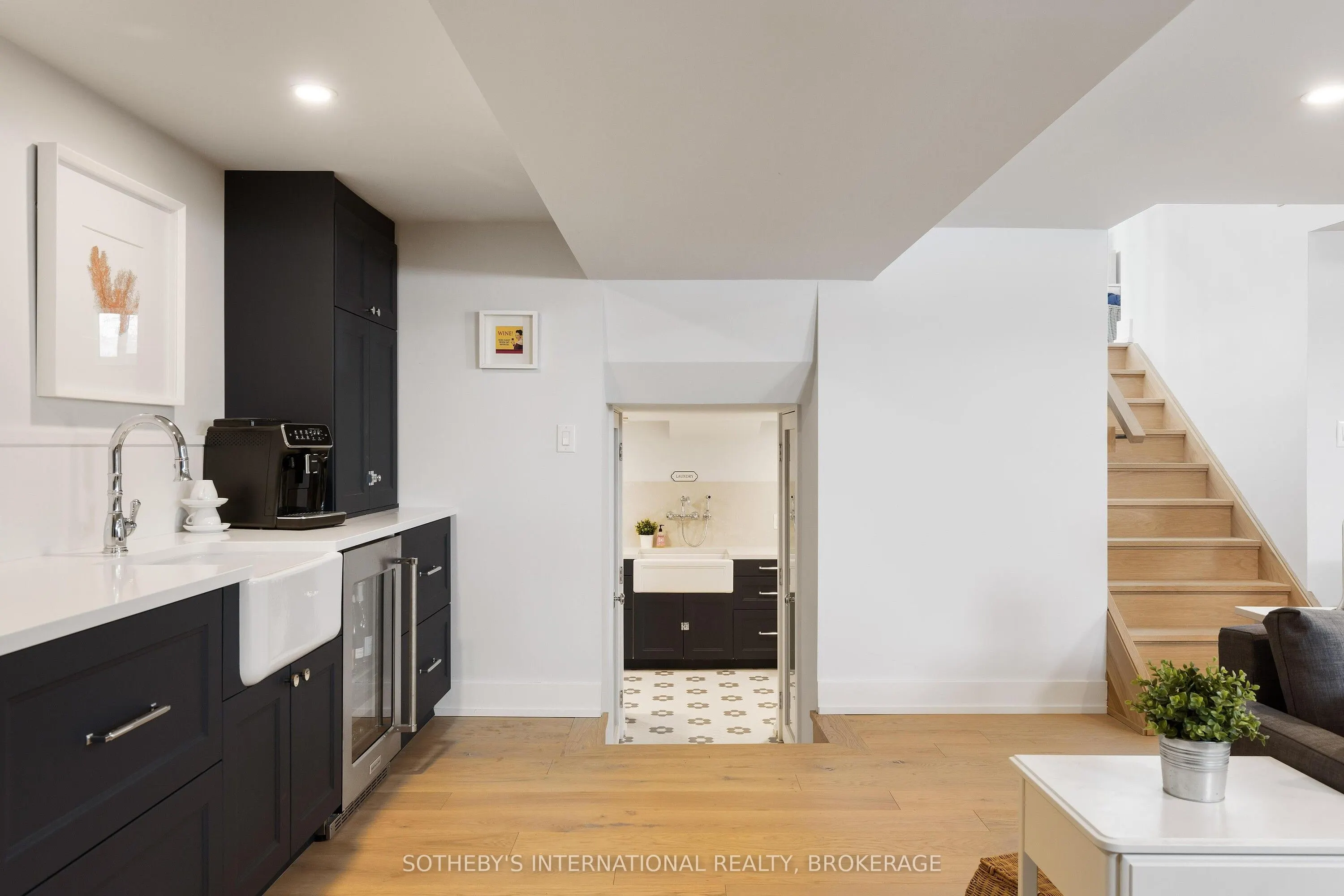 1219 Lakeshore Road