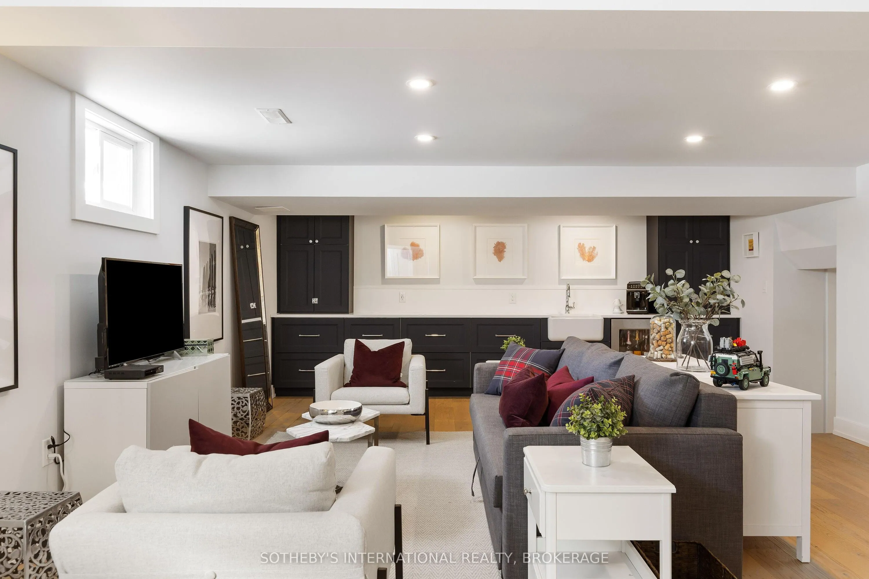 1219 Lakeshore Road