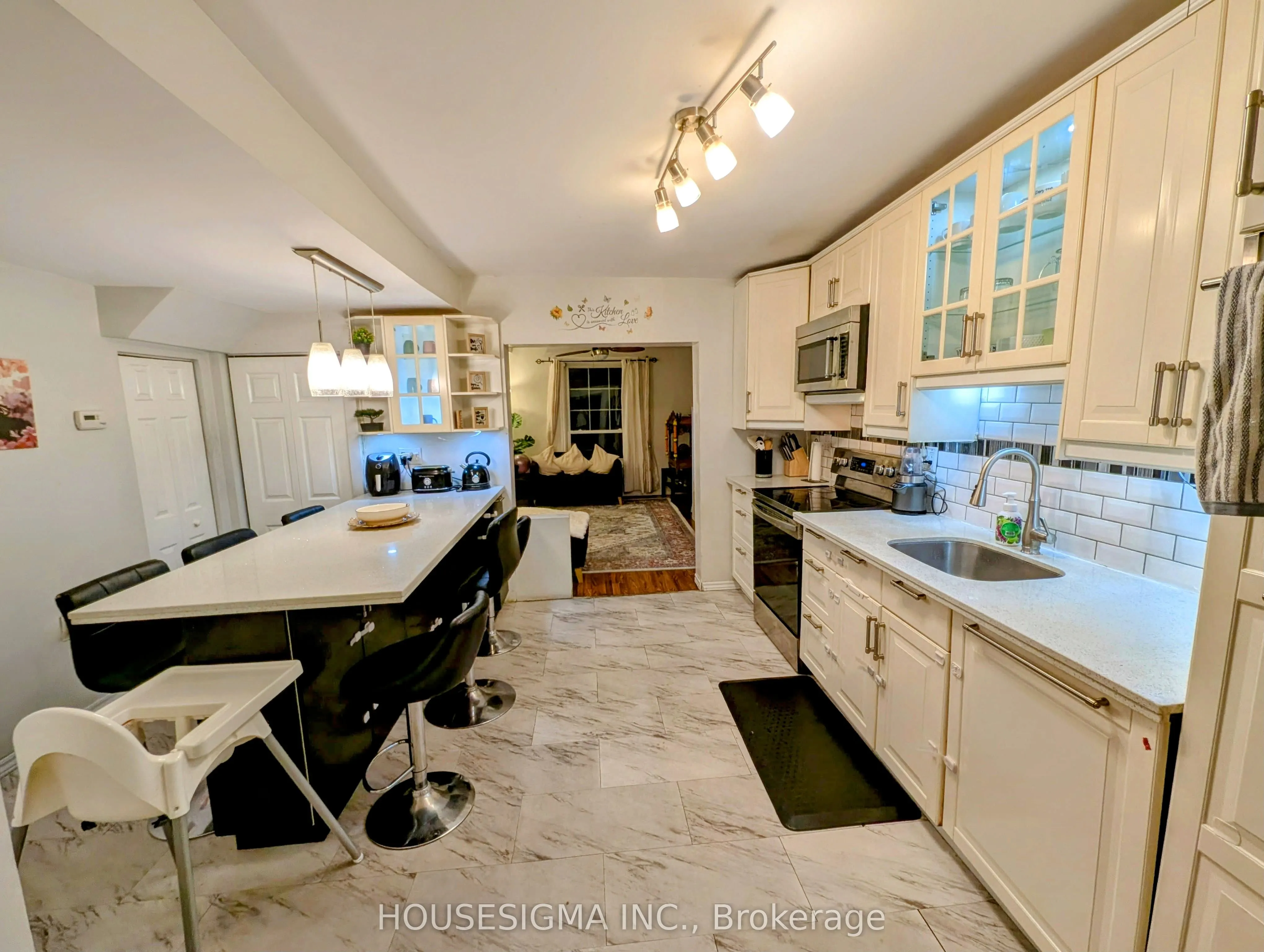 6 Albany Avenue