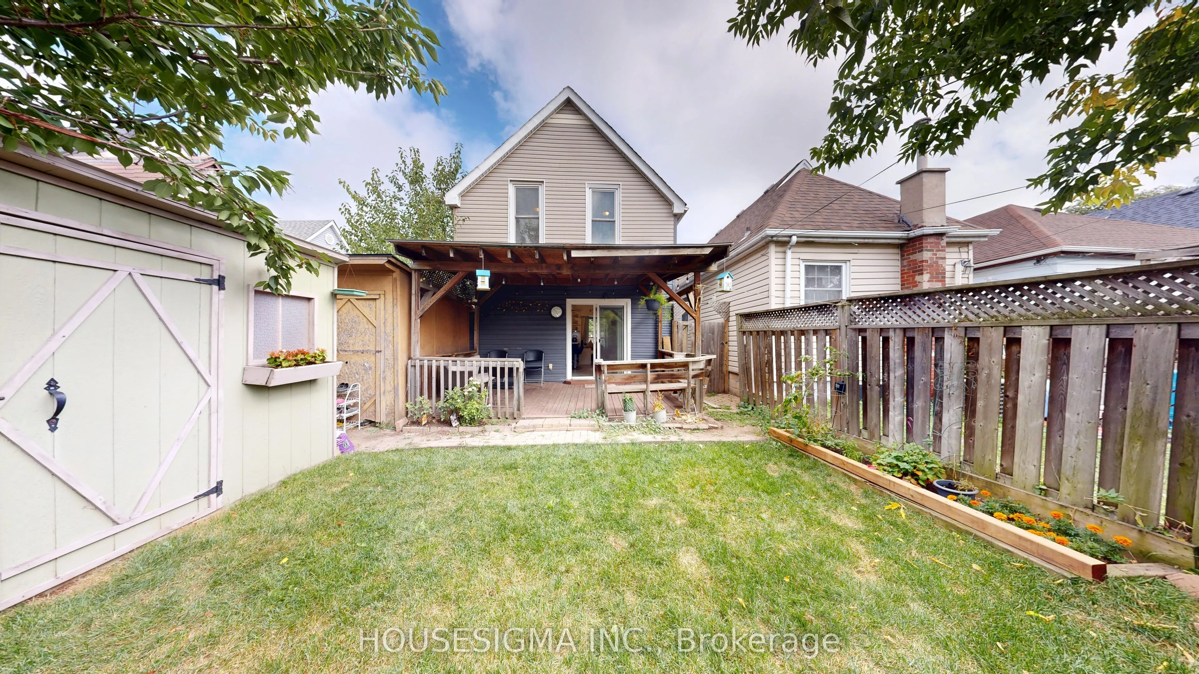 6 Albany Avenue