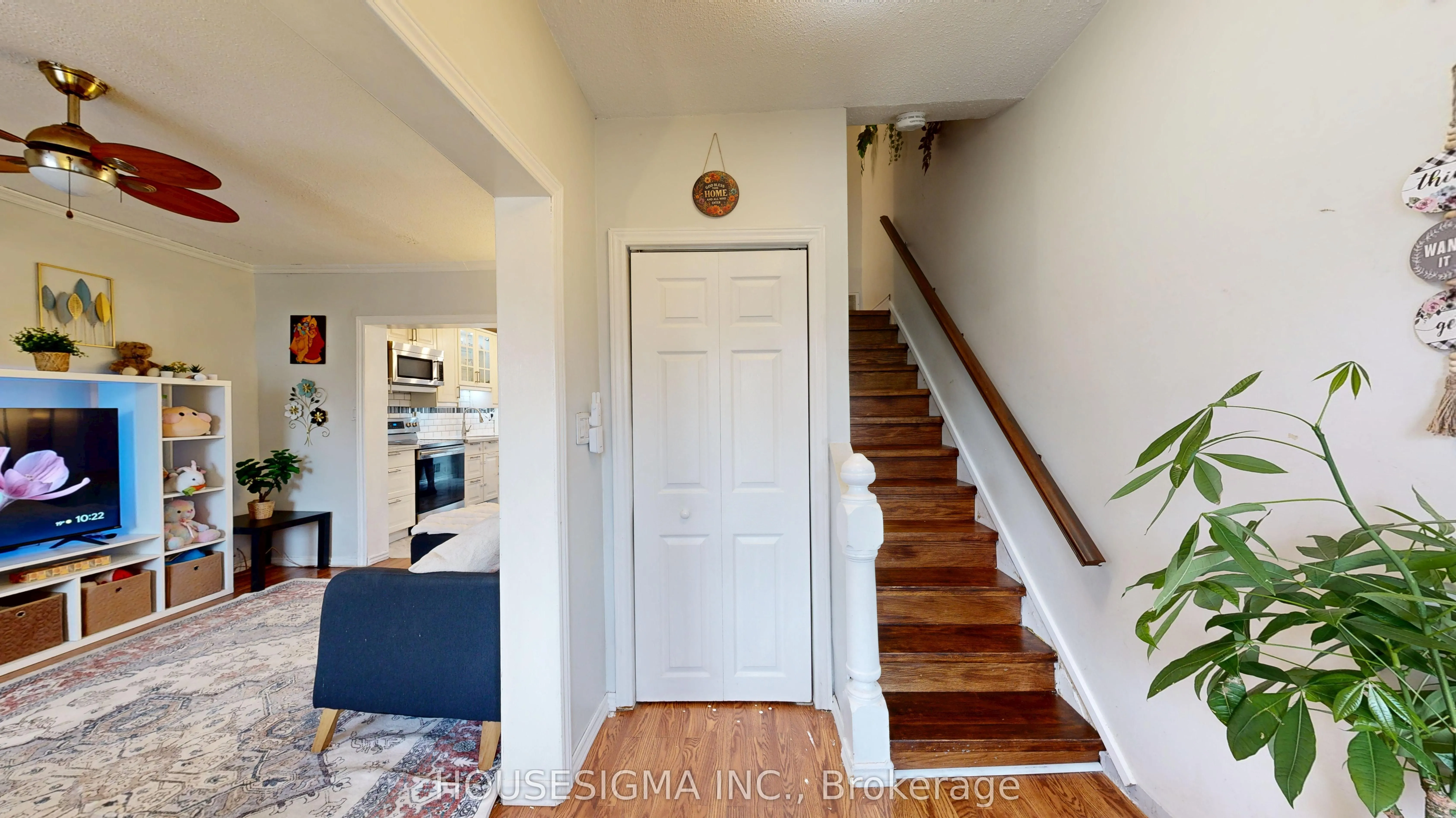 6 Albany Avenue