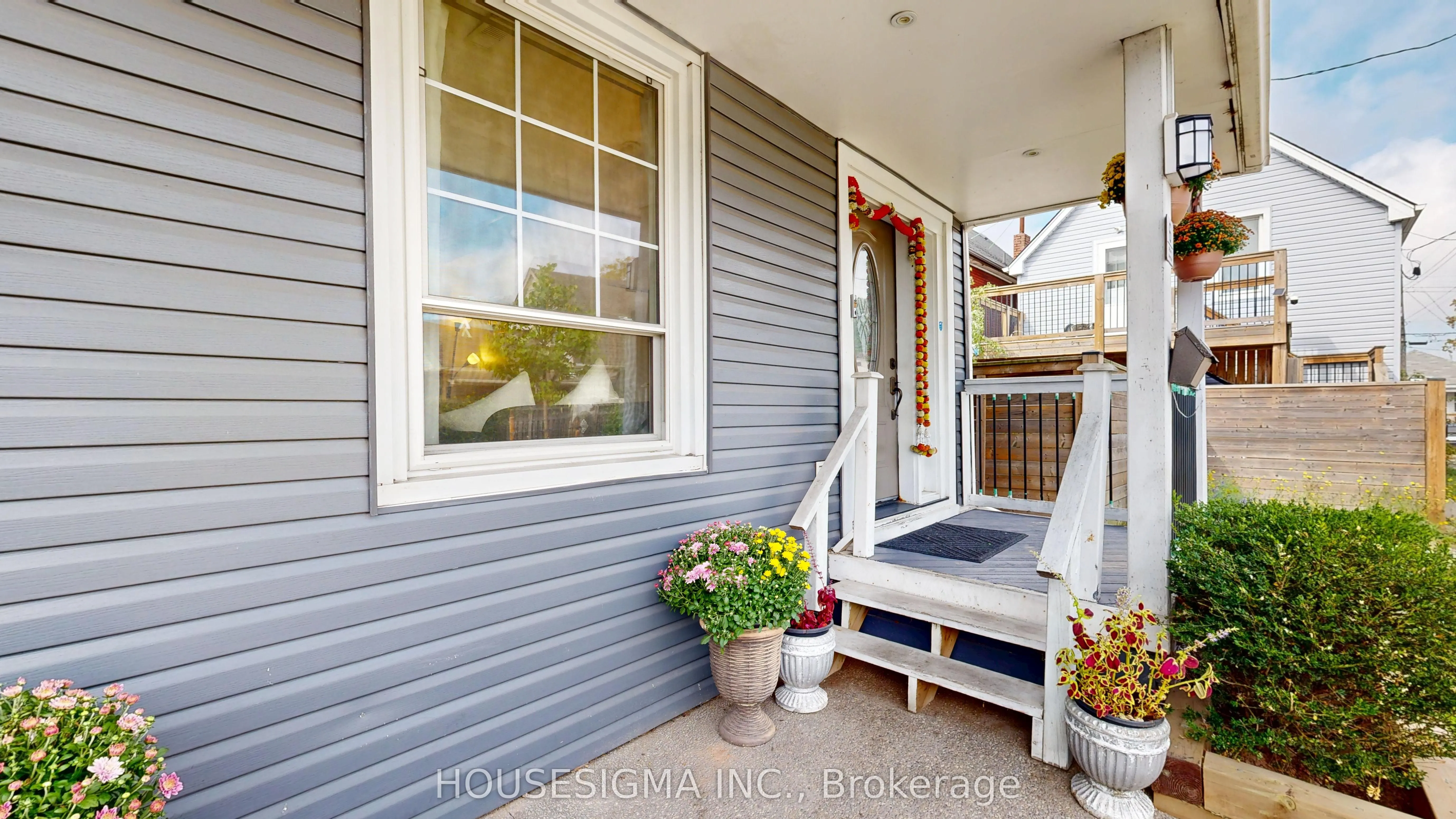 6 Albany Avenue
