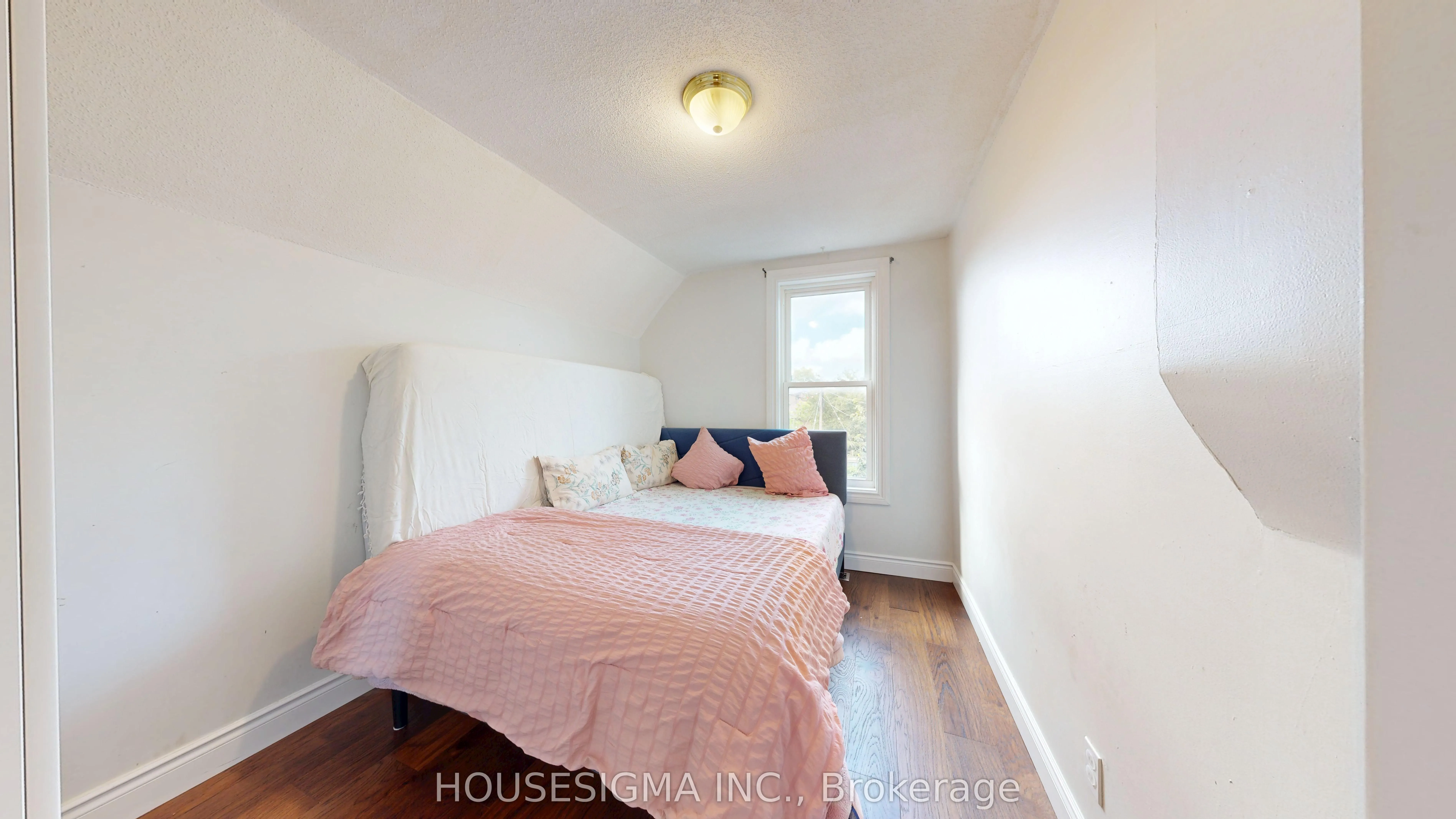 6 Albany Avenue