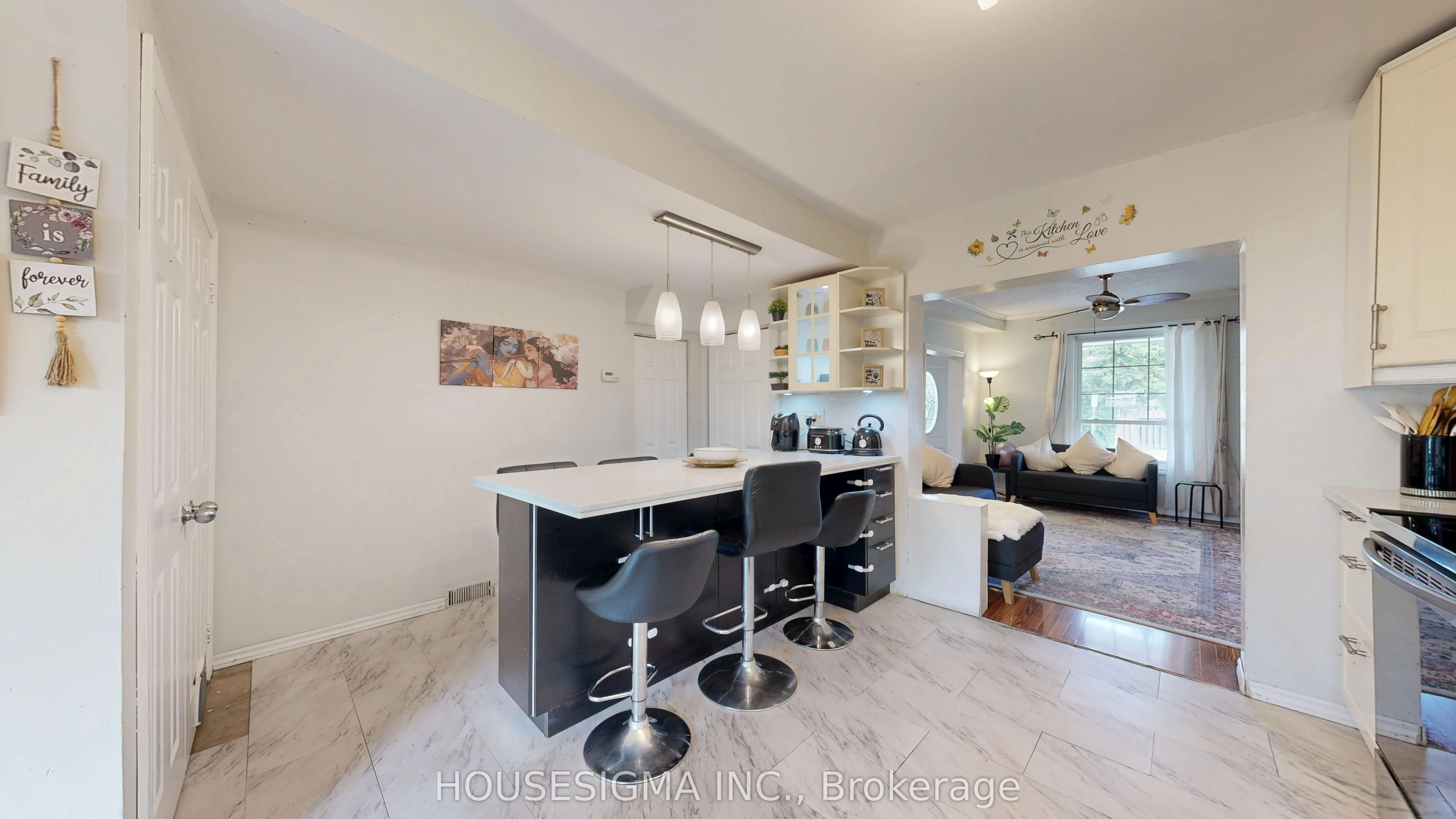 6 Albany Avenue
