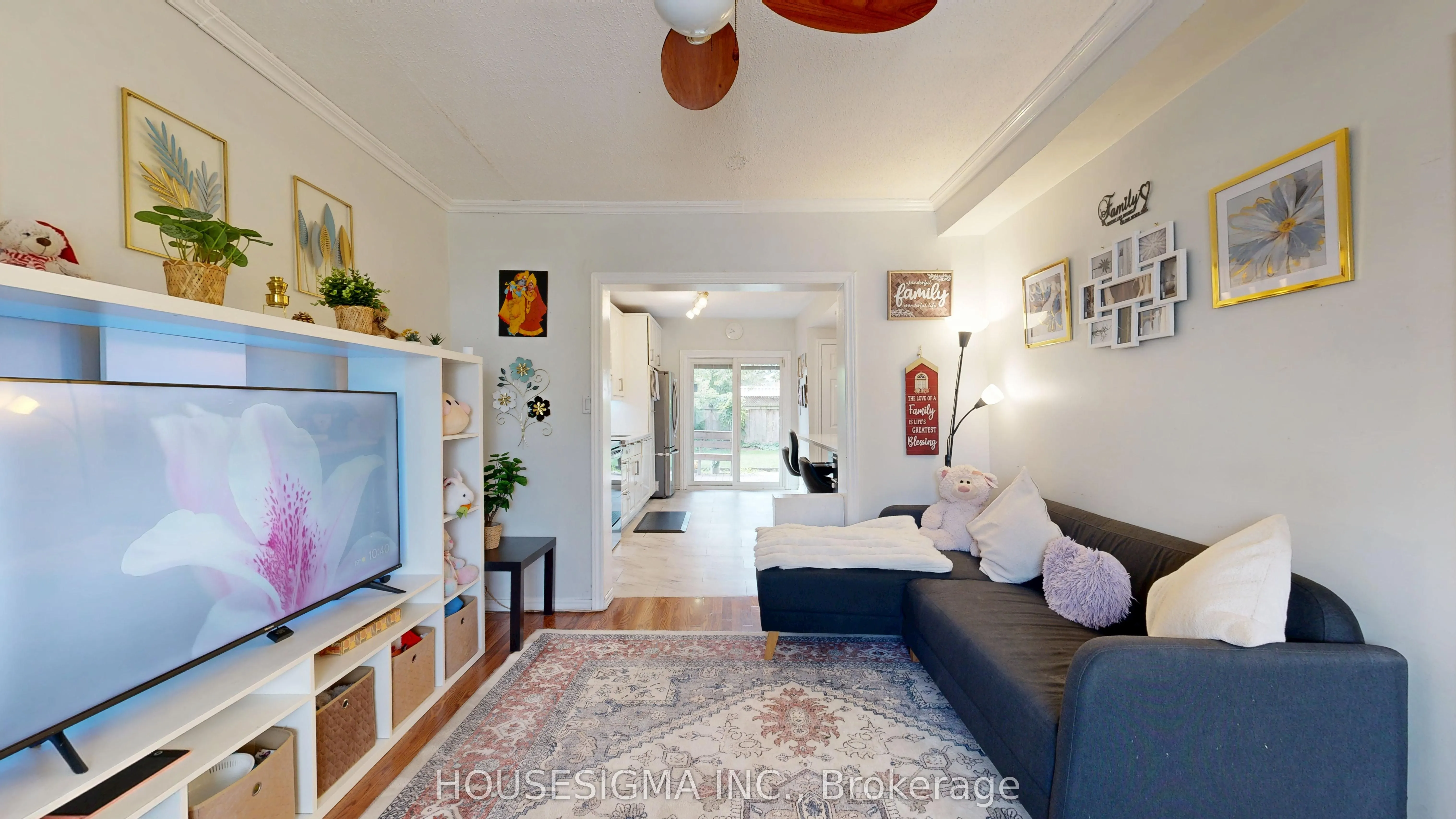 6 Albany Avenue