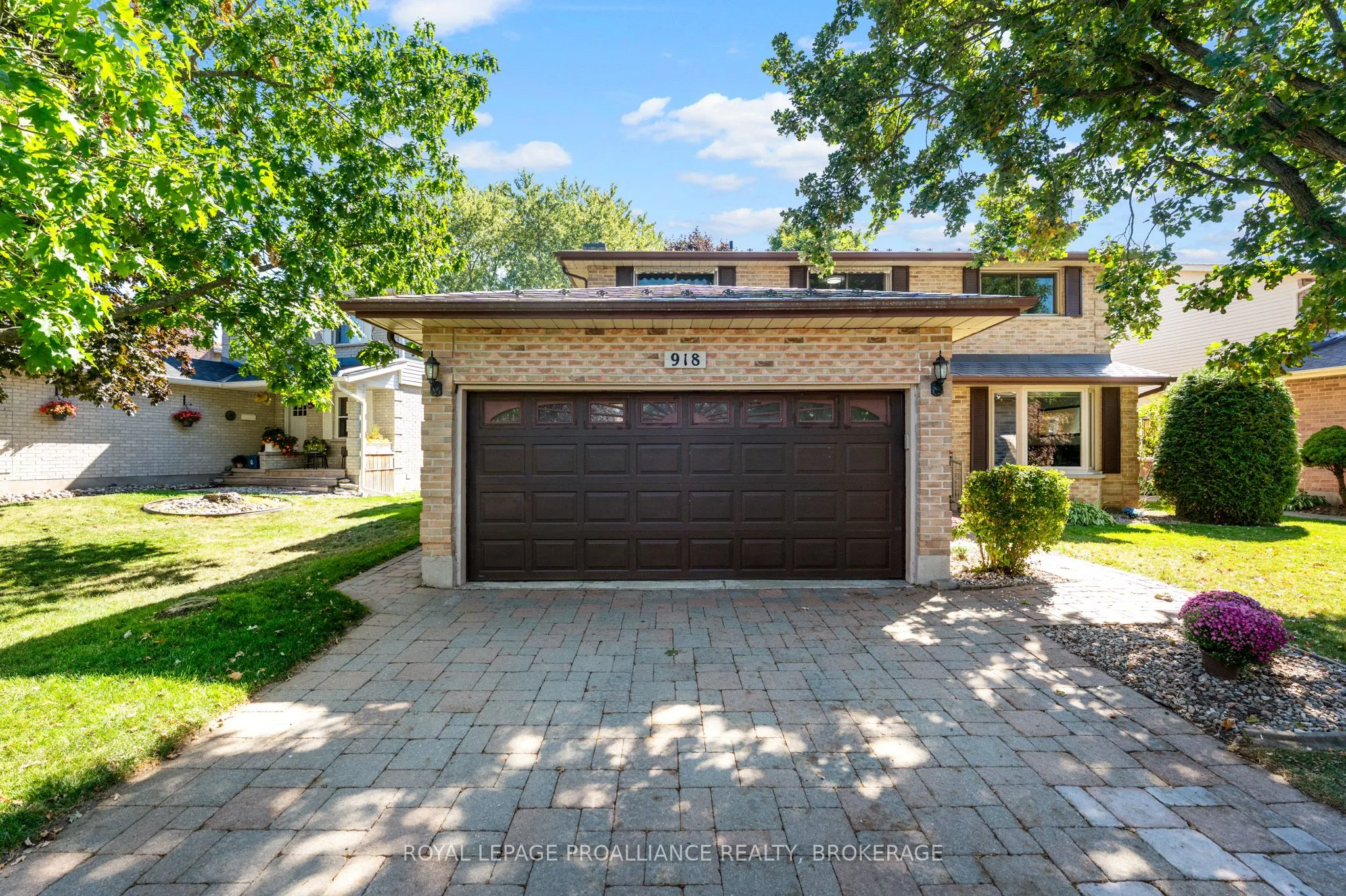 918 Edinborough Crescent
