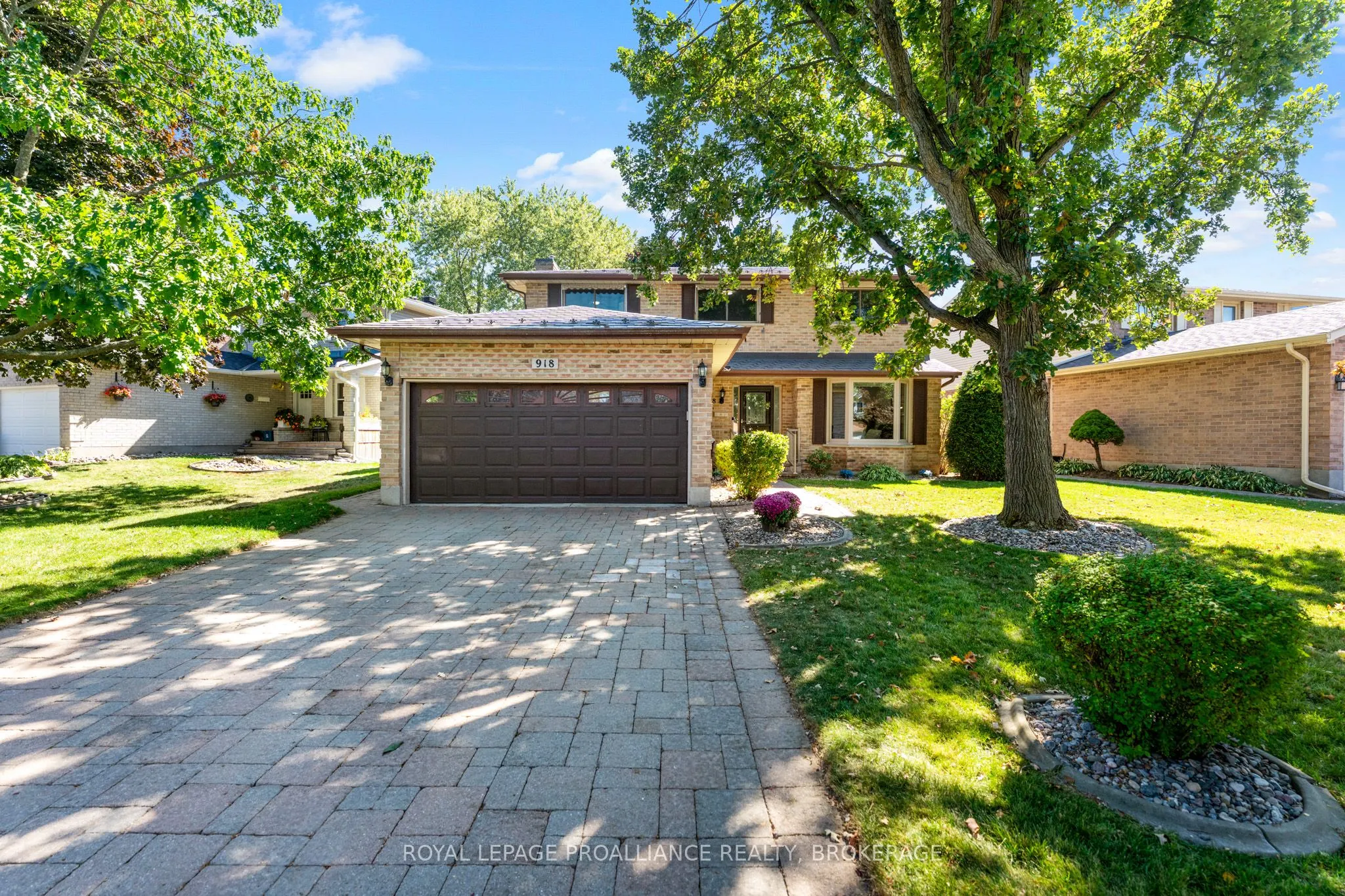 918 Edinborough Crescent