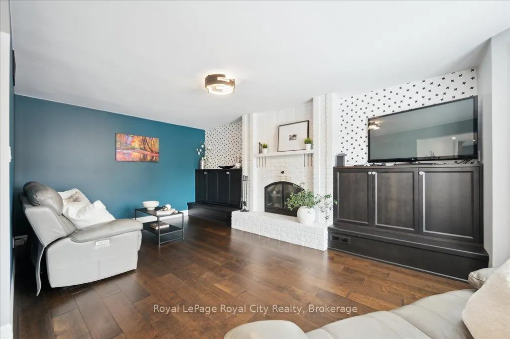 9 Kortright Road E