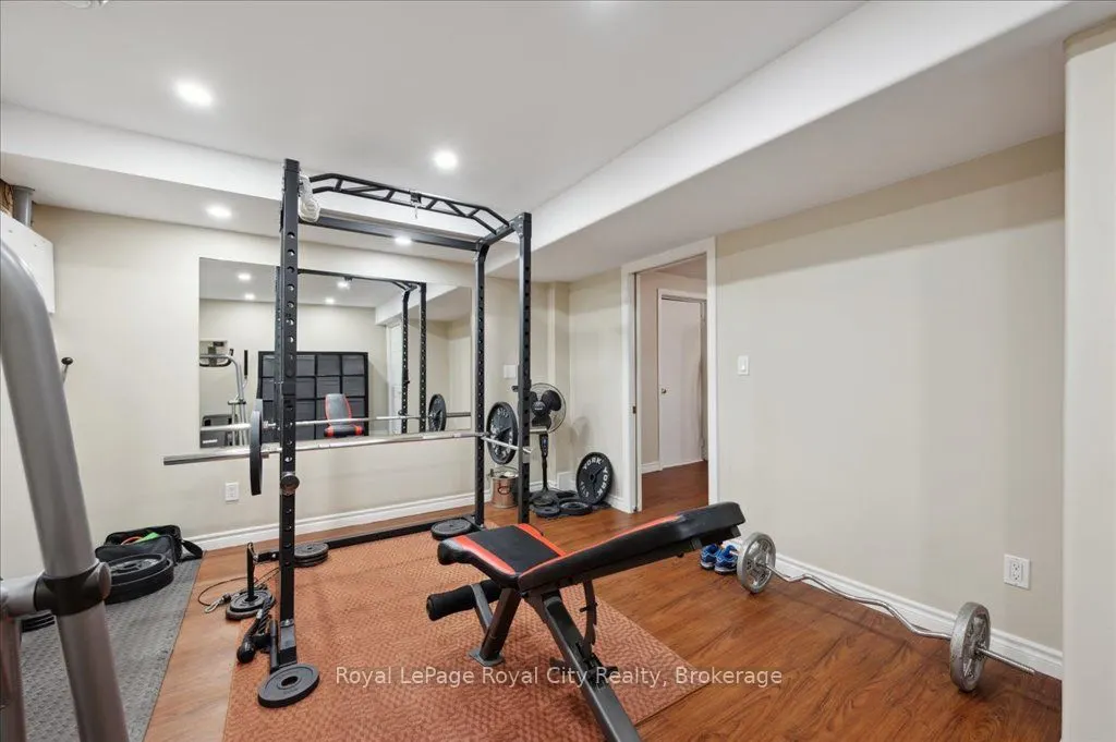 9 Kortright Road E