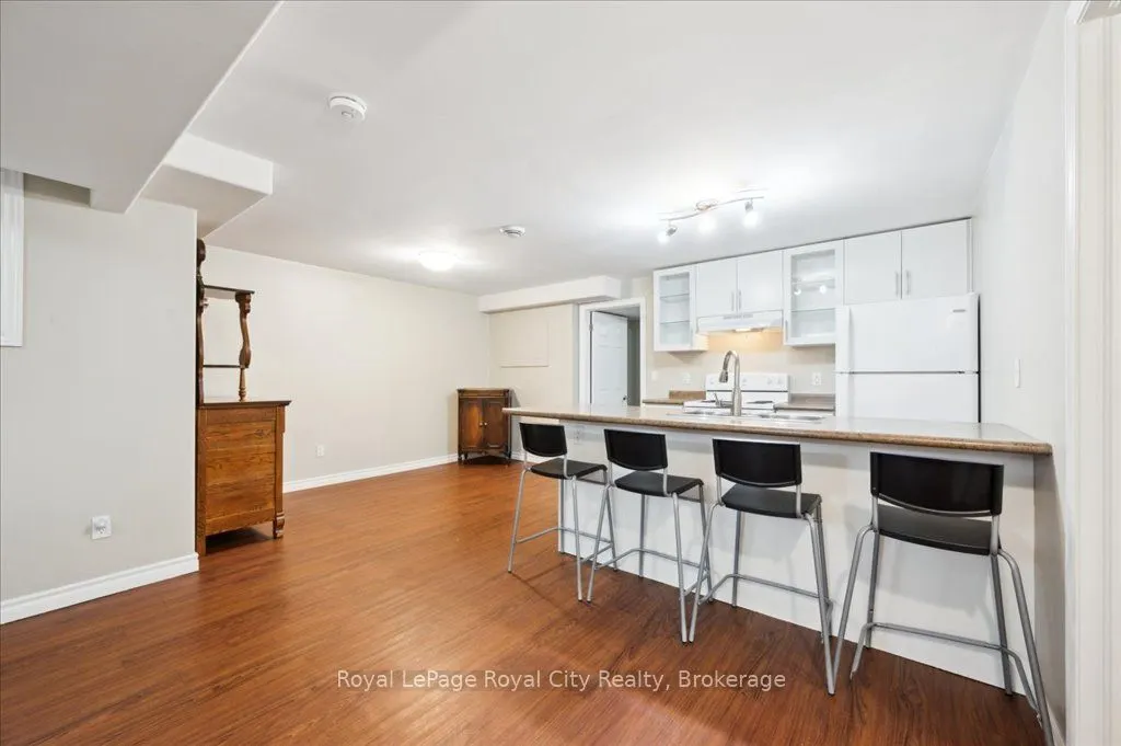 9 Kortright Road E