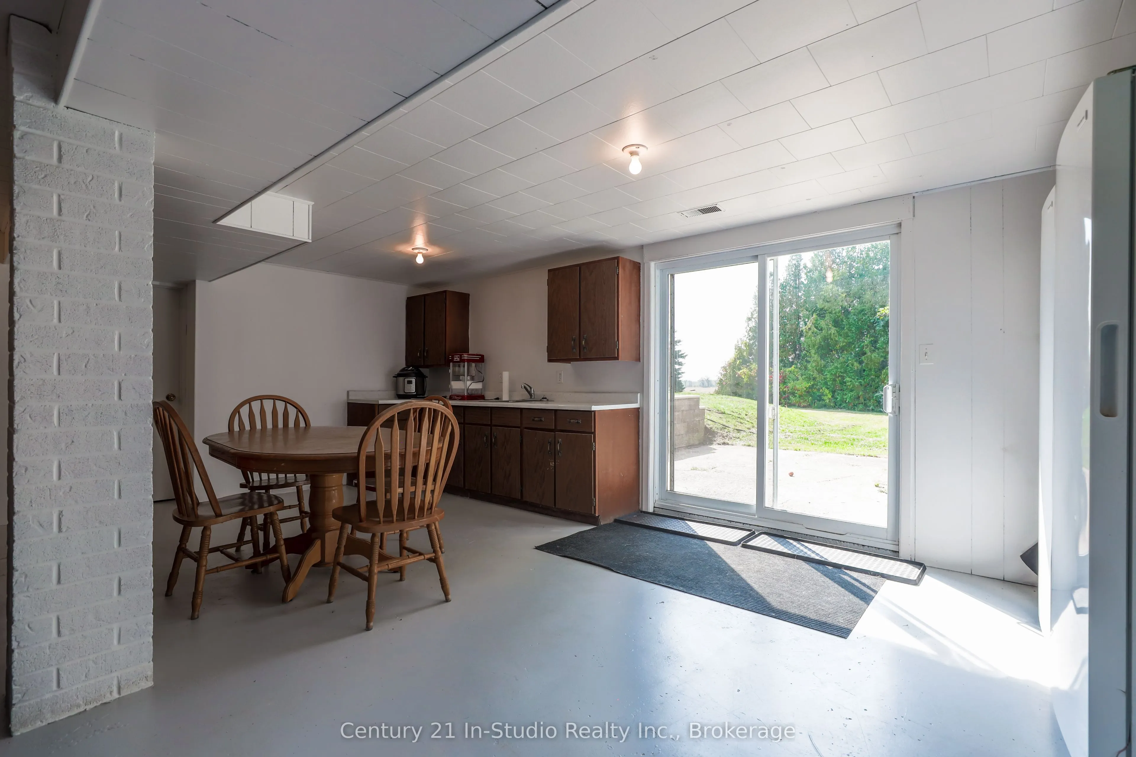 1185 Highway 6