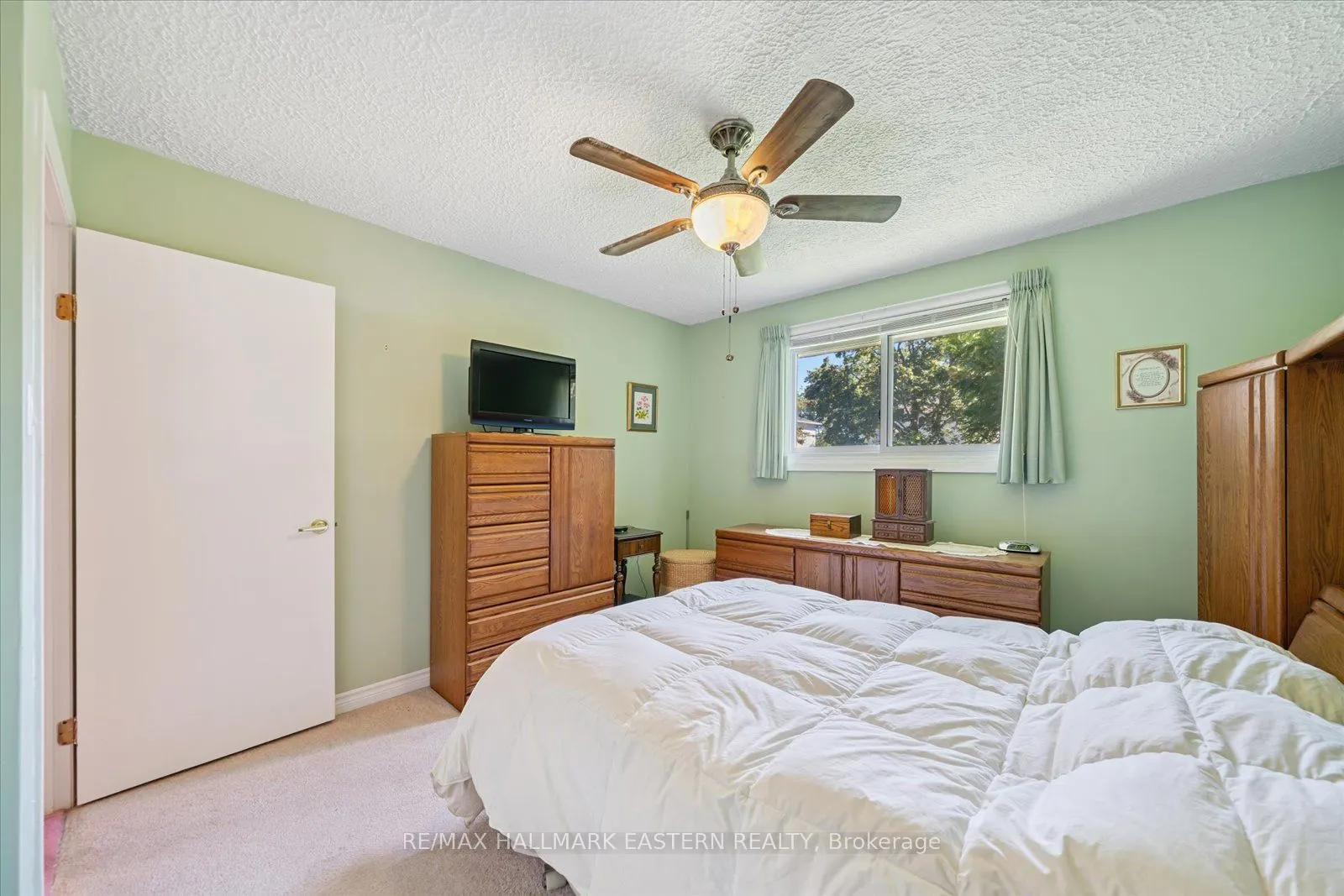 33 Springbrook Drive