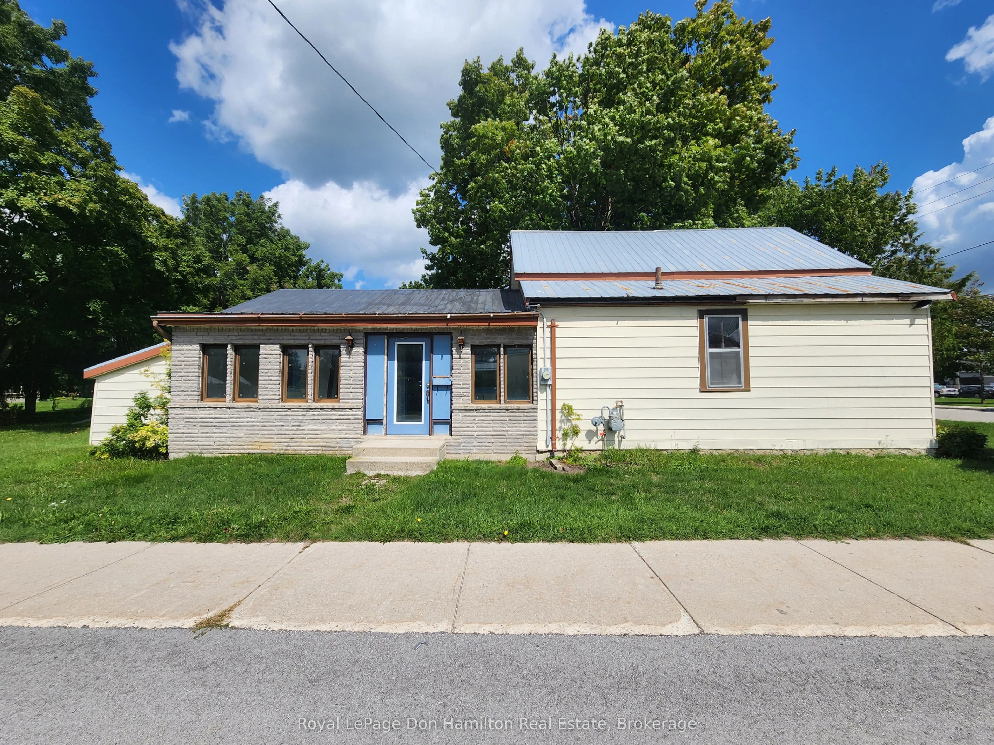 21 Peter Street S