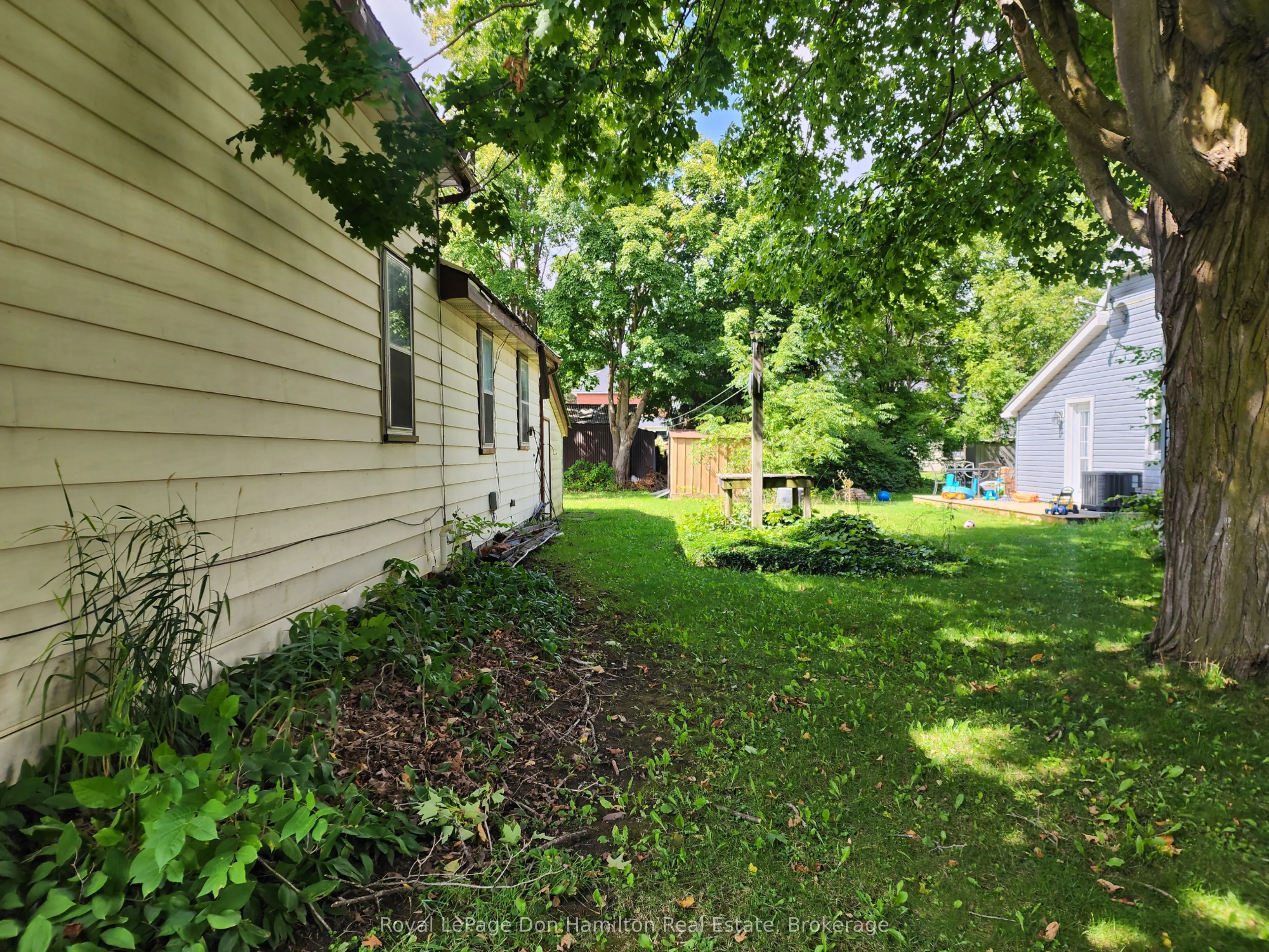 21 Peter Street S