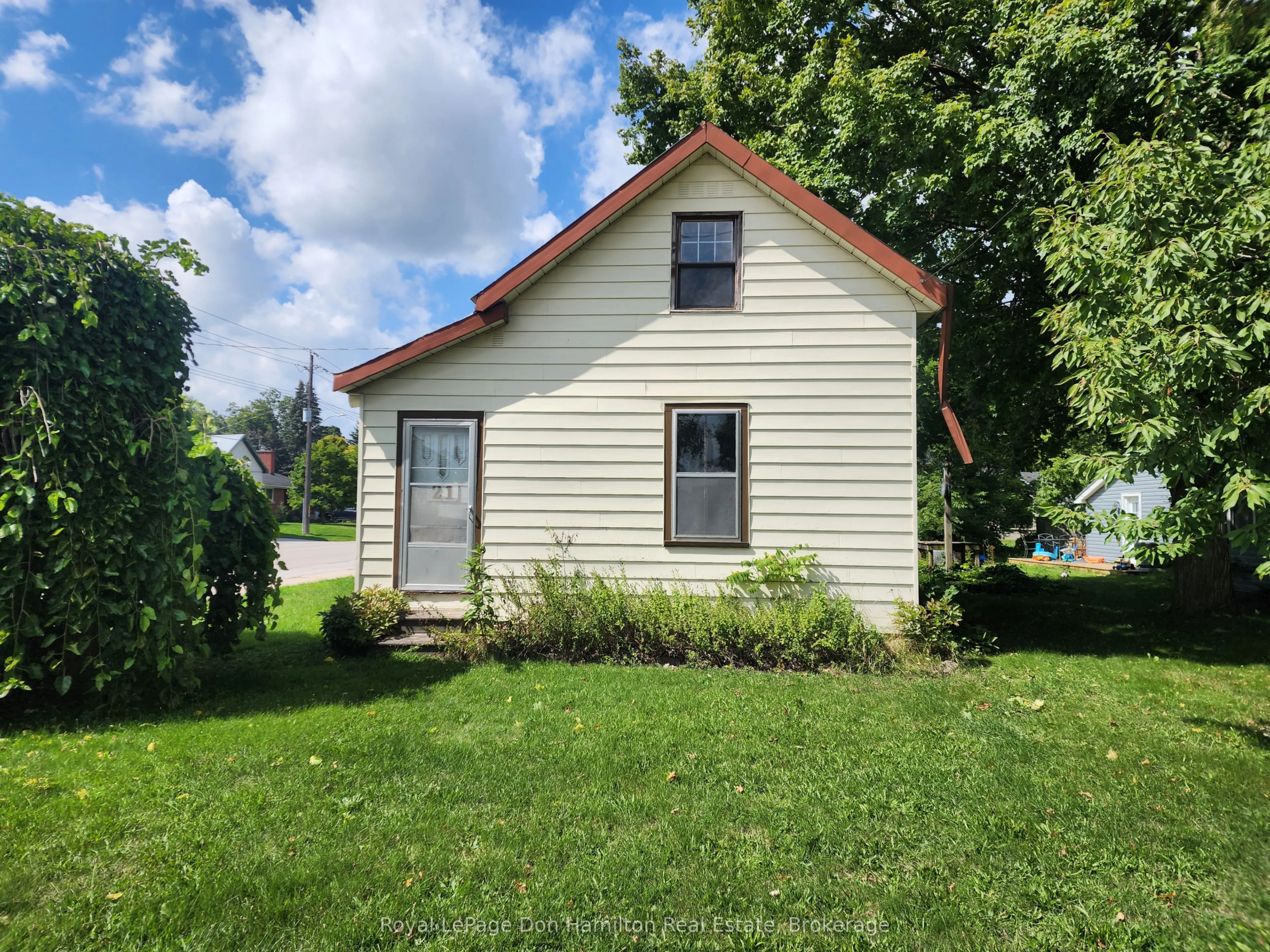 21 Peter Street S