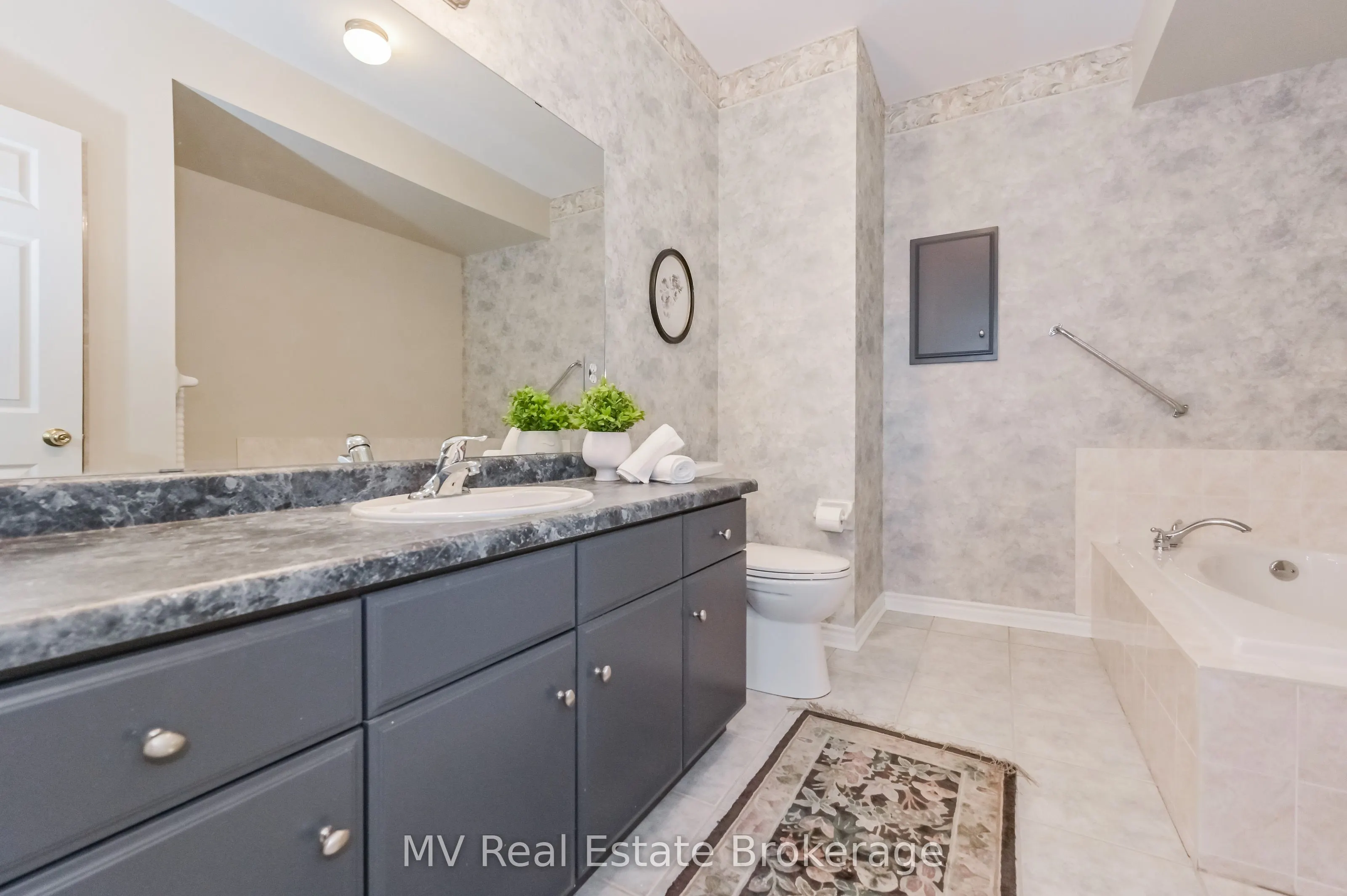 478 St Andrew Street E, #104