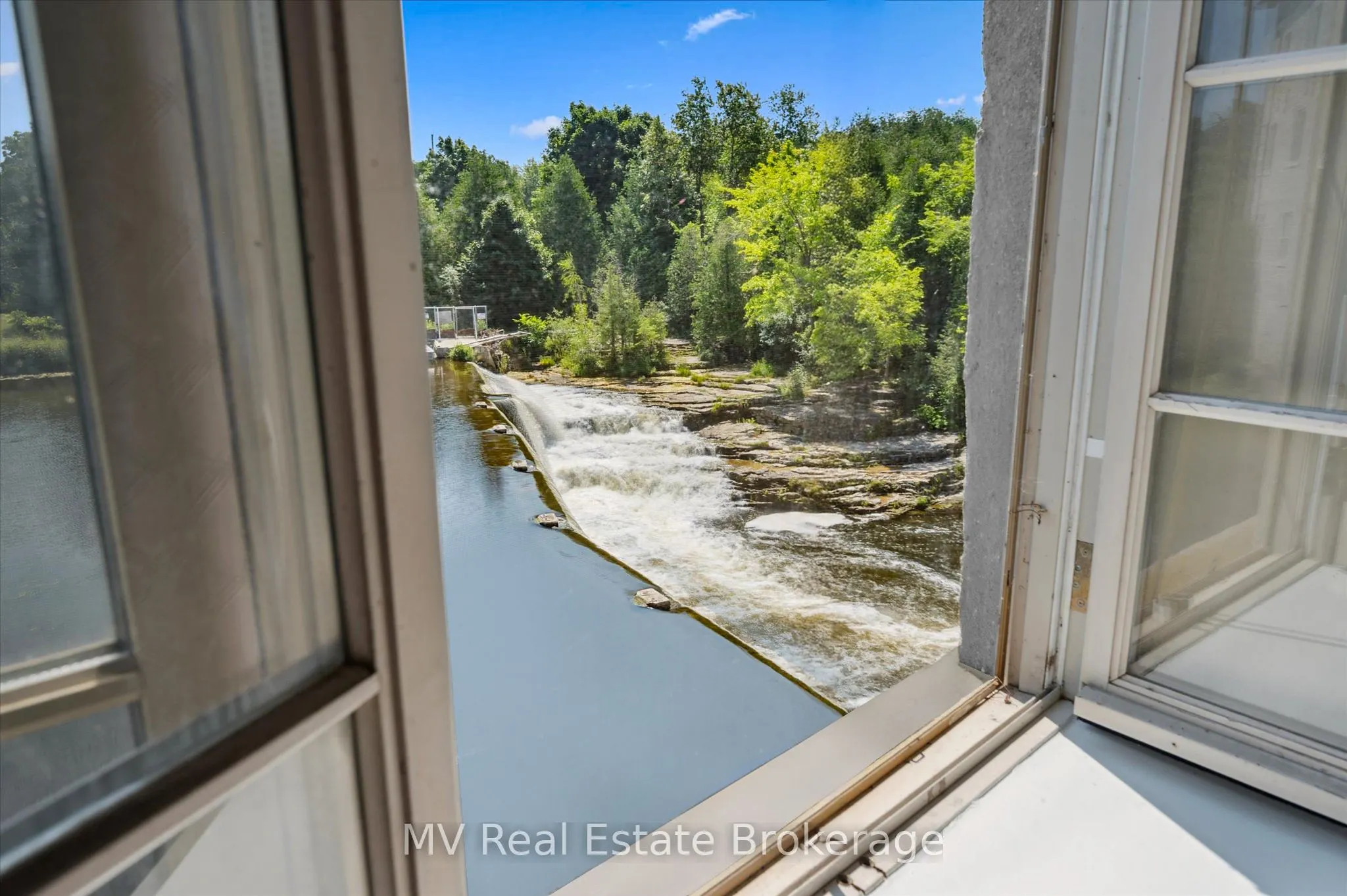 478 St Andrew Street E, #104