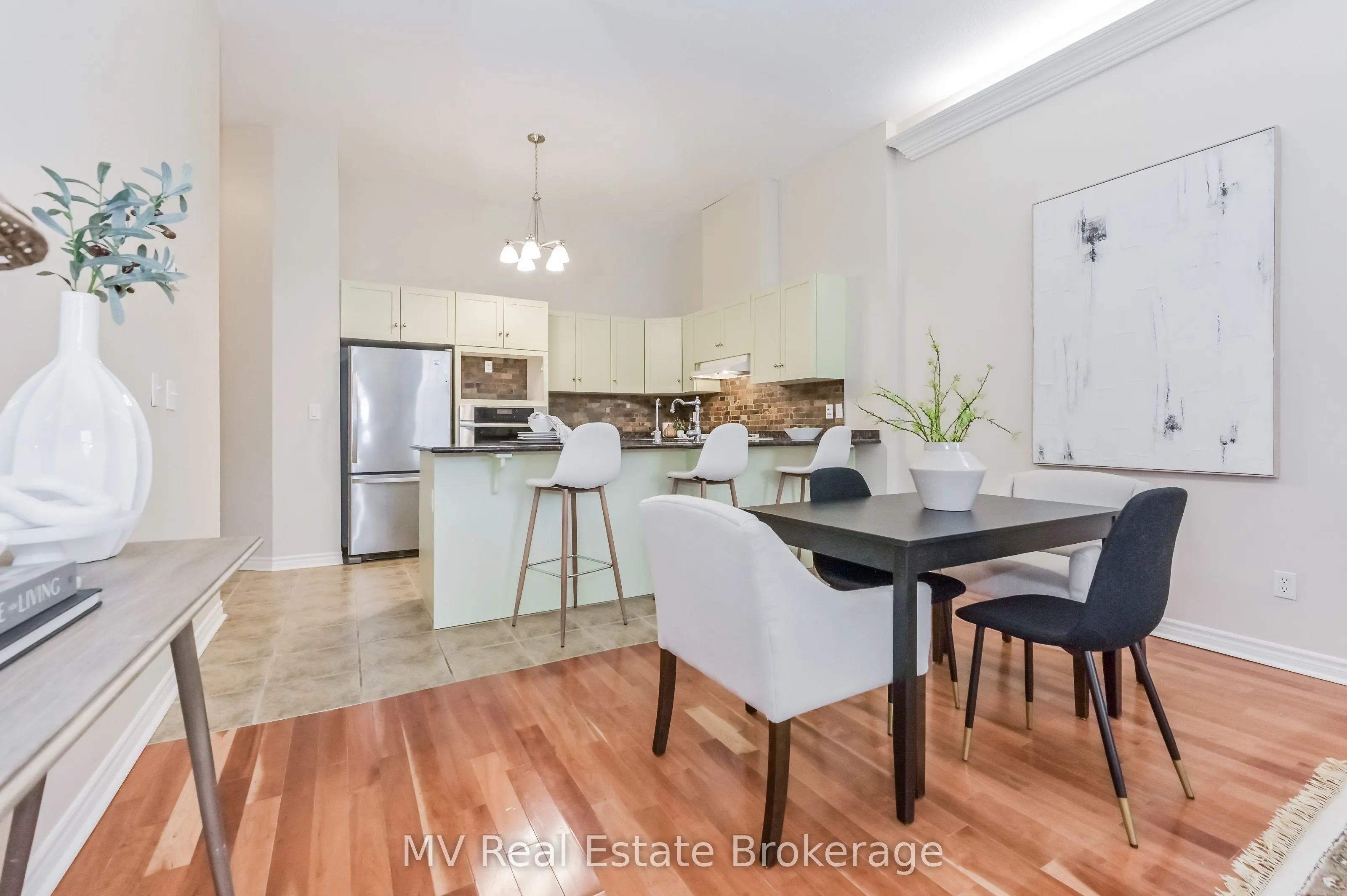 478 St Andrew Street E, #104