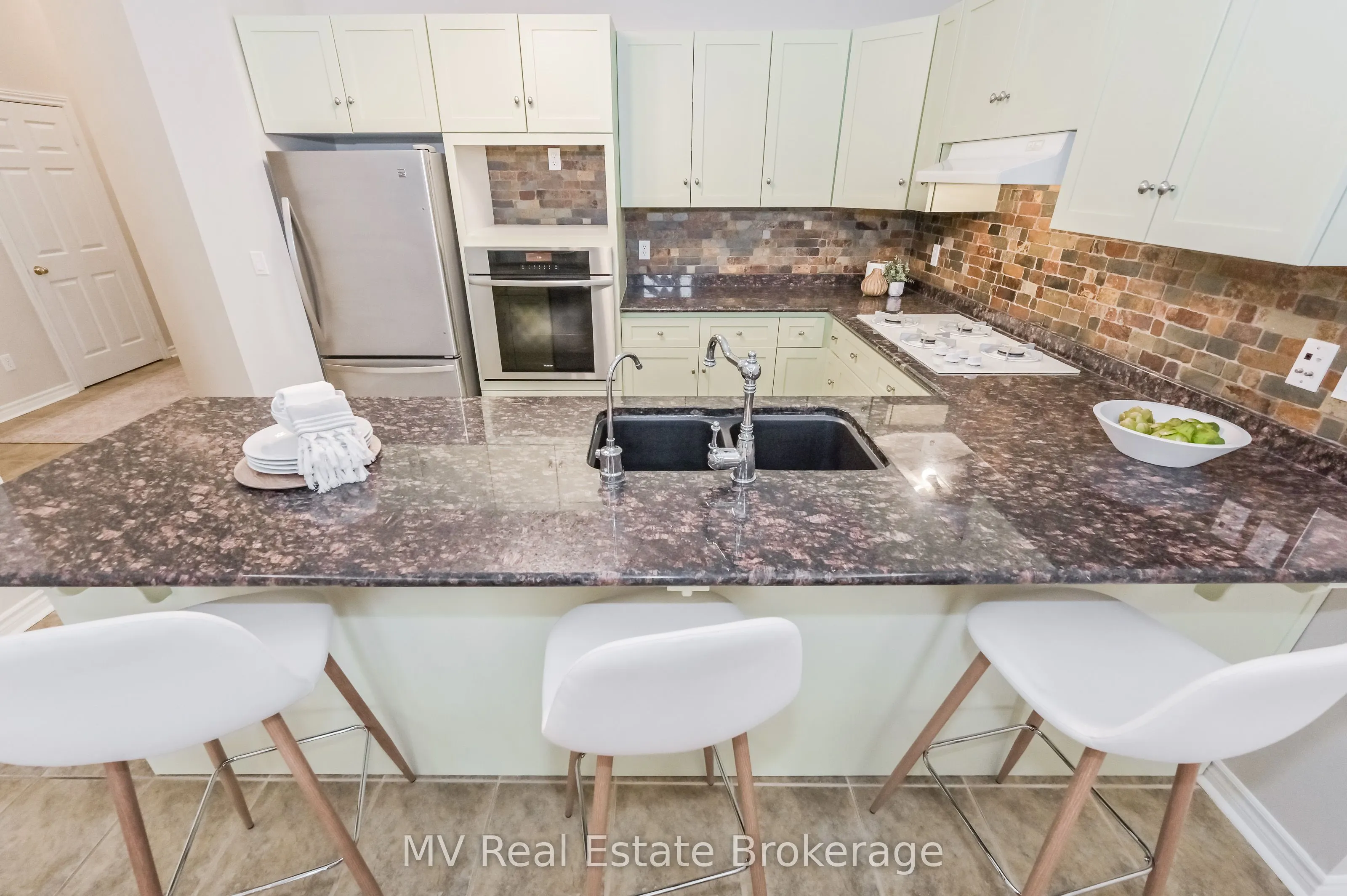 478 St Andrew Street E, #104
