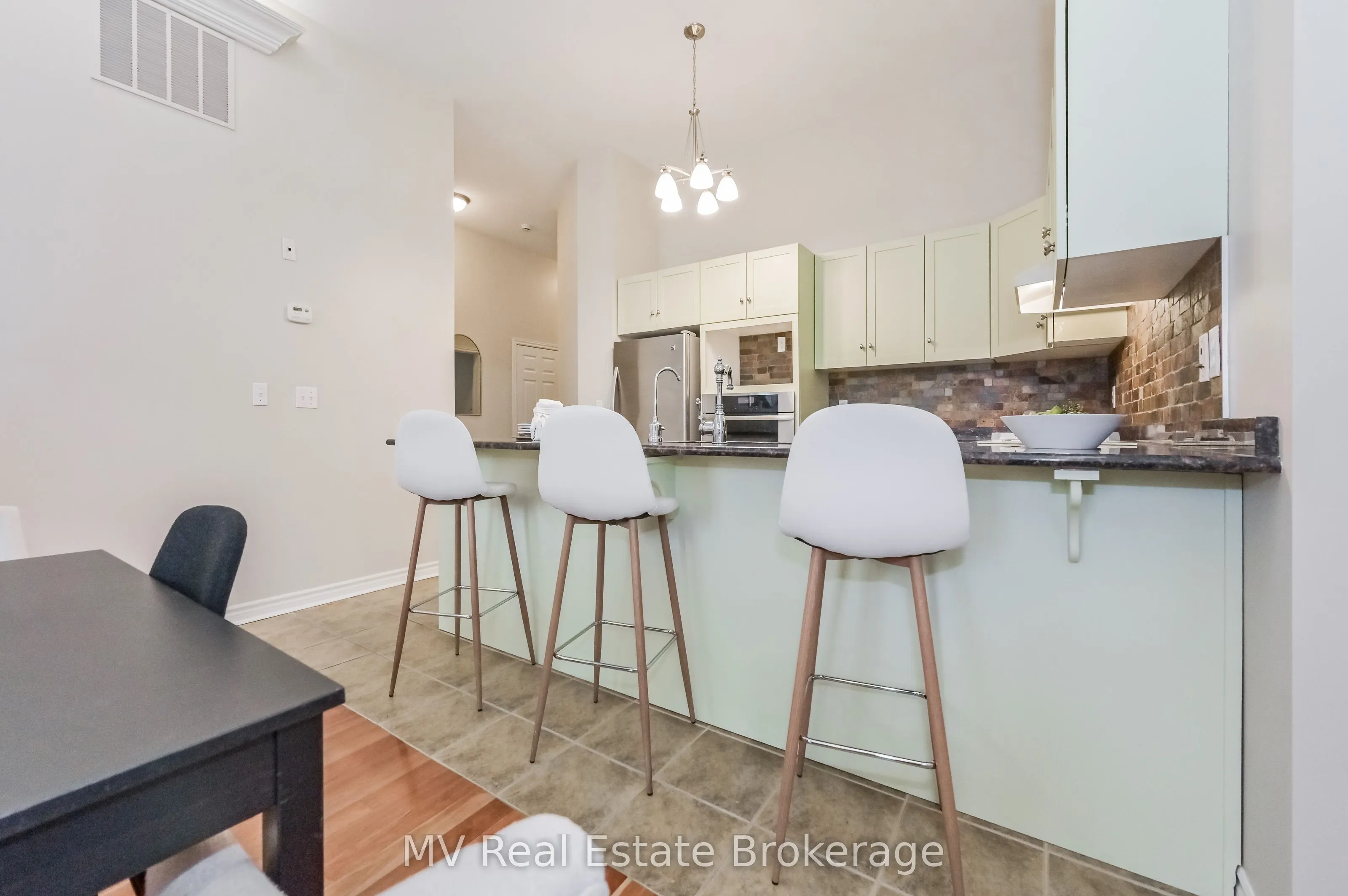 478 St Andrew Street E, #104