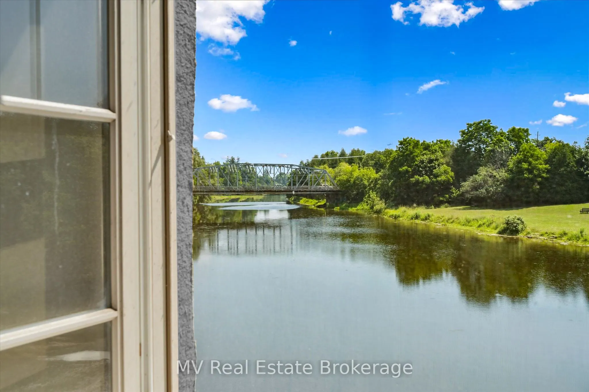 478 St Andrew Street E, #104