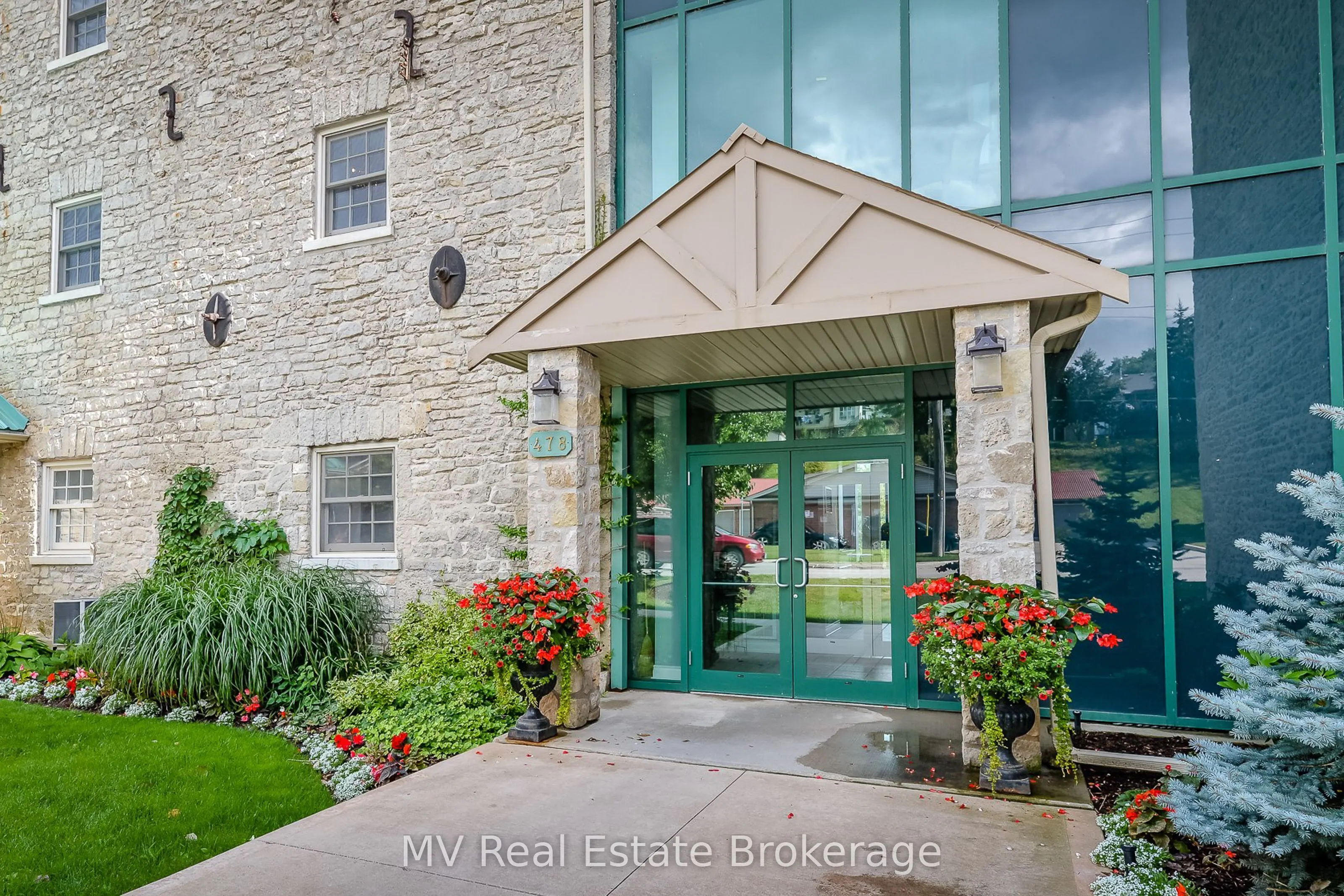 478 St Andrew Street E, #104