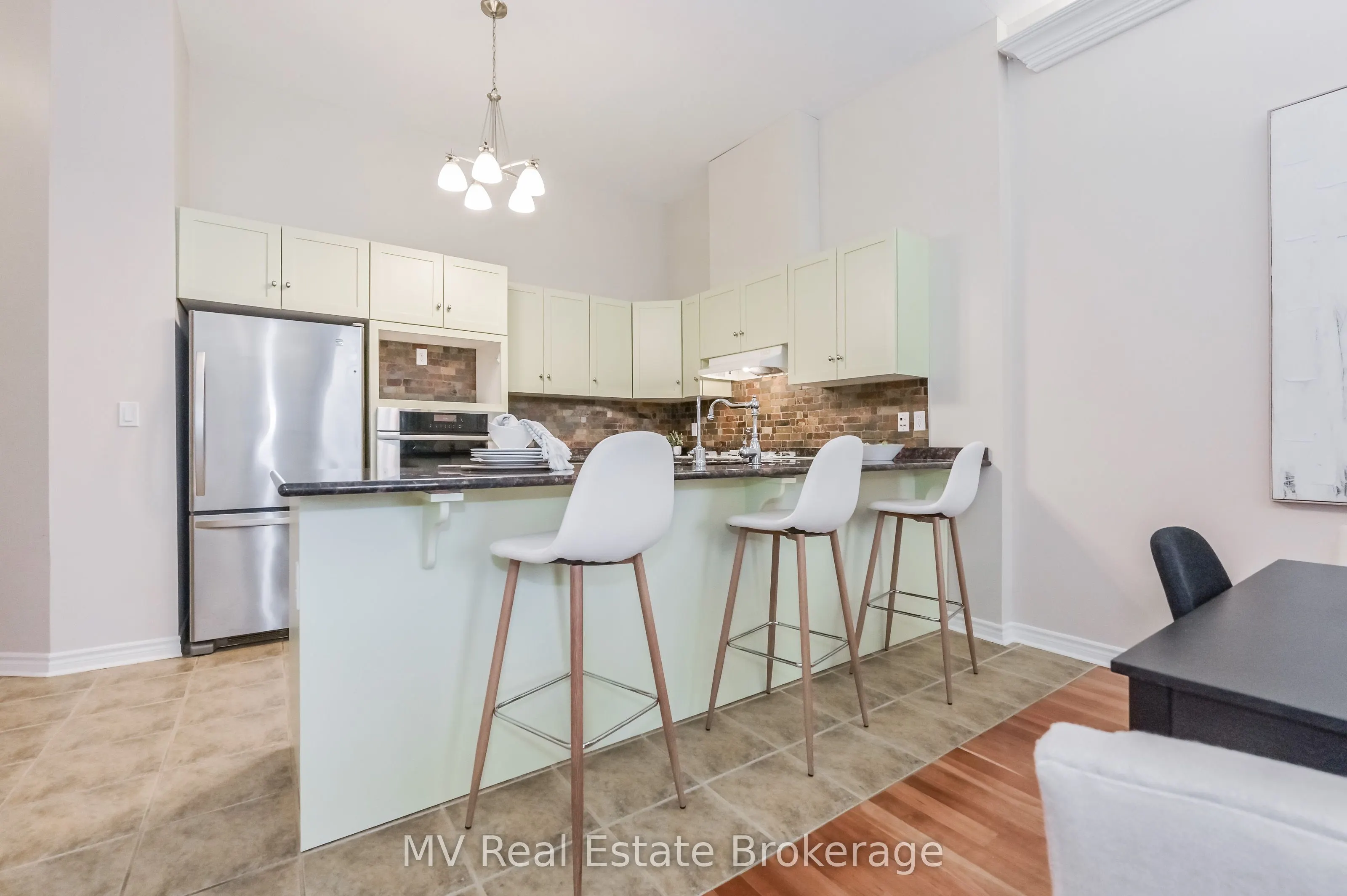 478 St Andrew Street E, #104