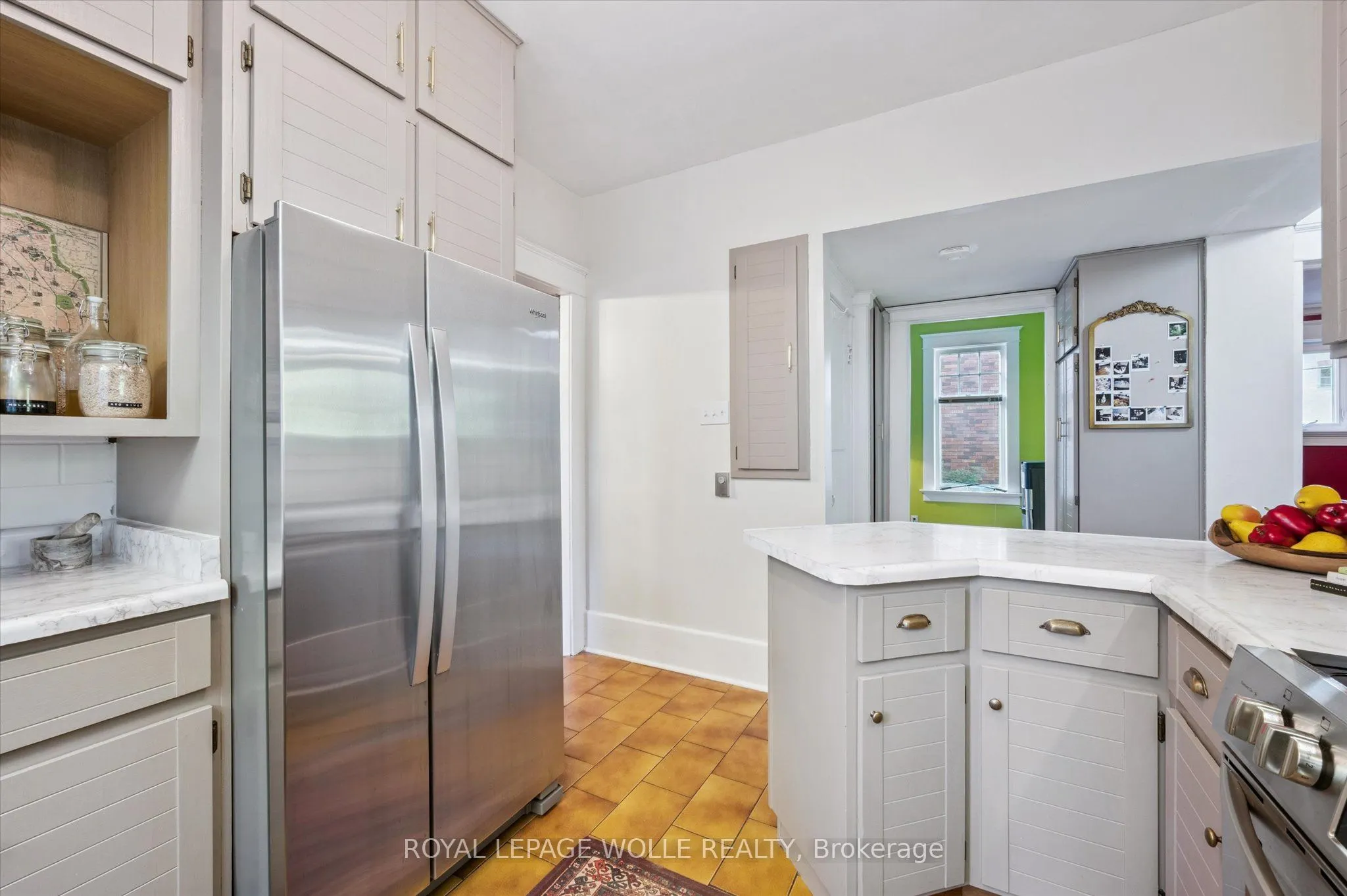 76 Ahrens Street W