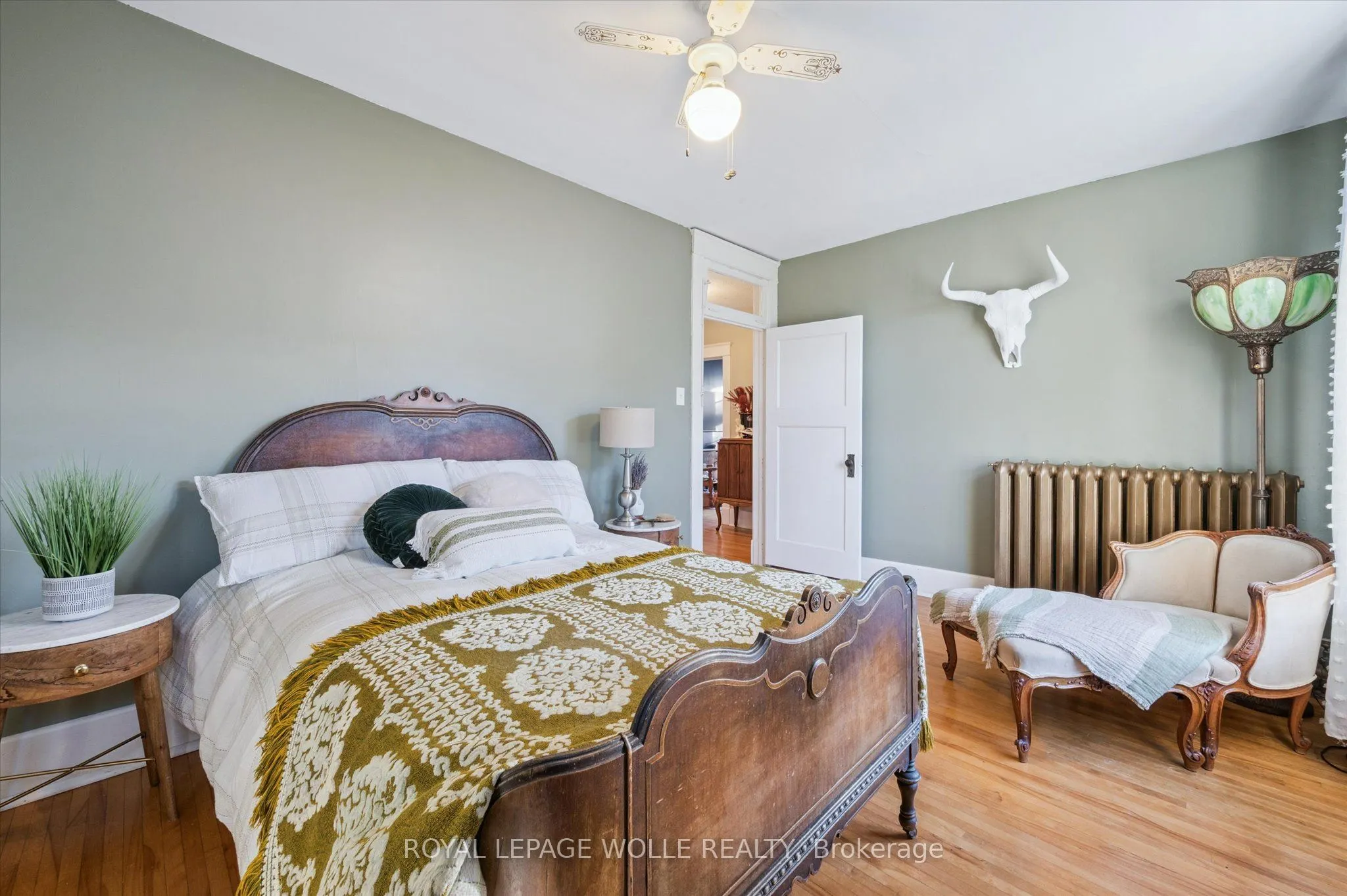 76 Ahrens Street W