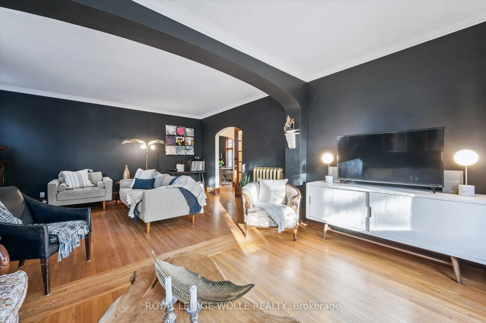 76 Ahrens Street W