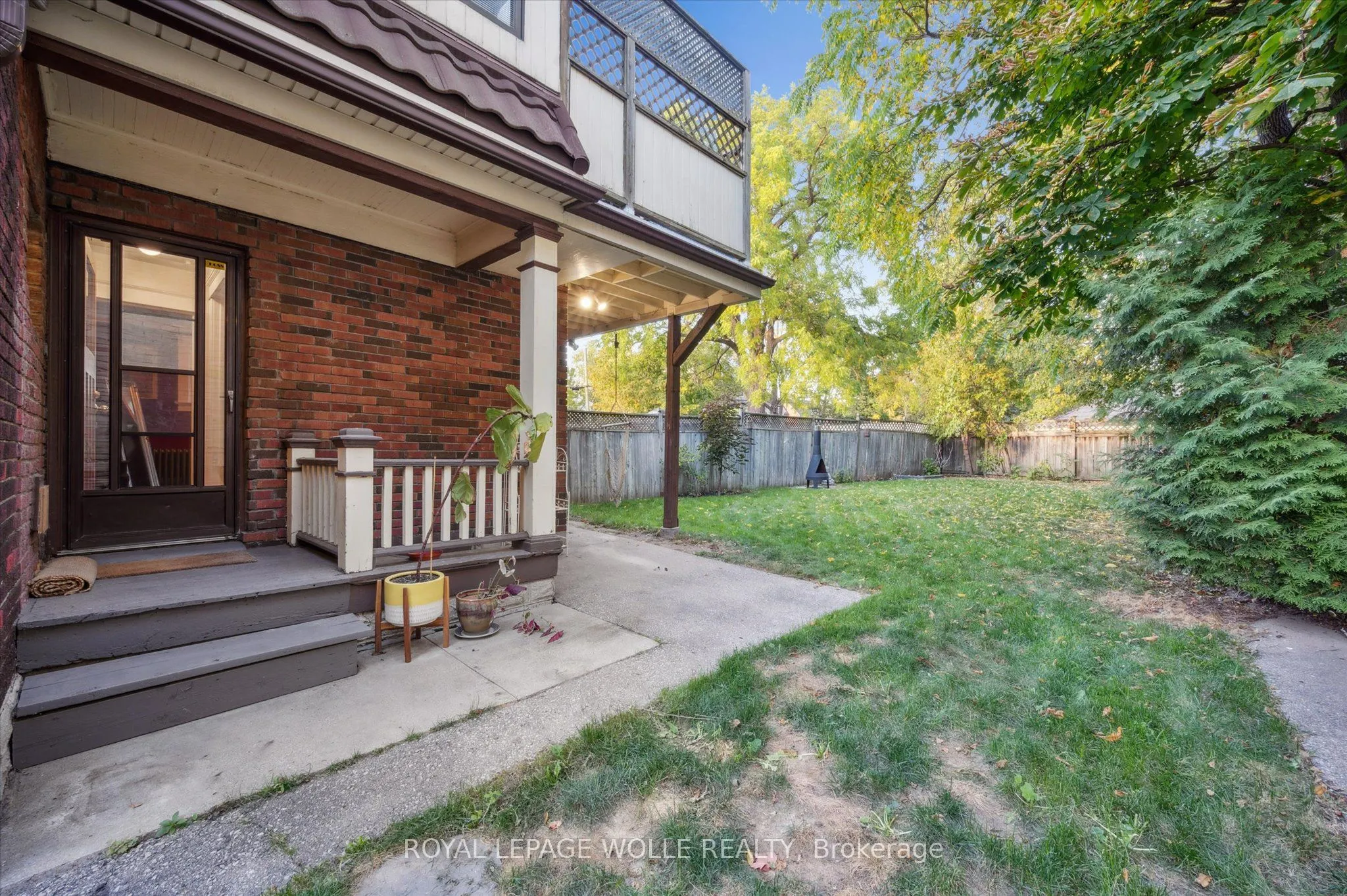 76 Ahrens Street W
