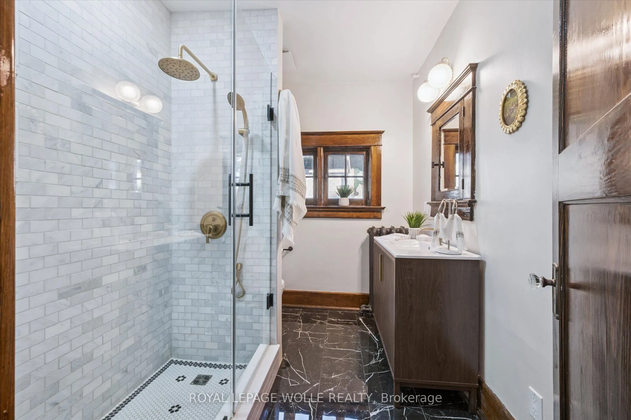 76 Ahrens Street W