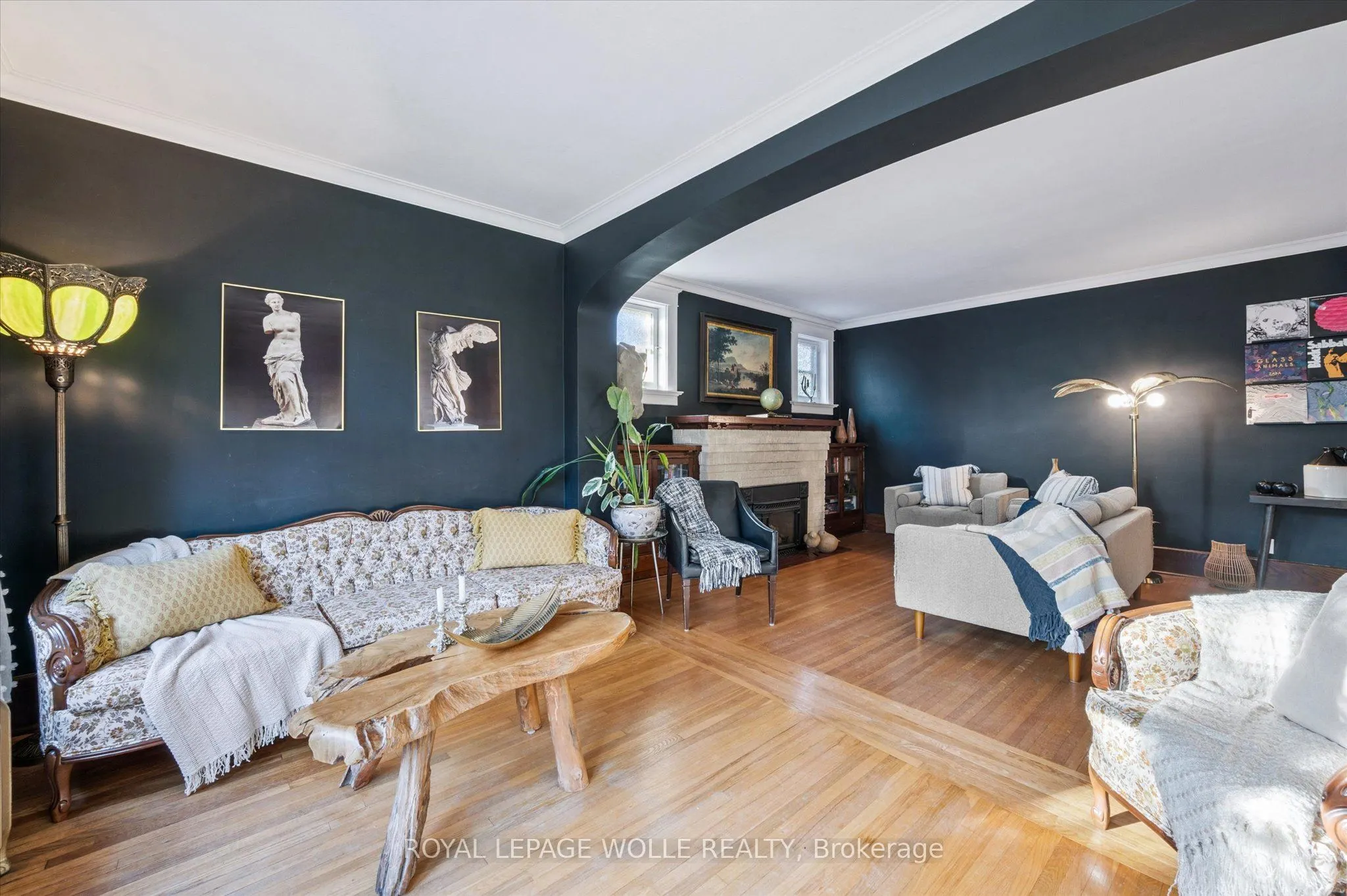 76 Ahrens Street W