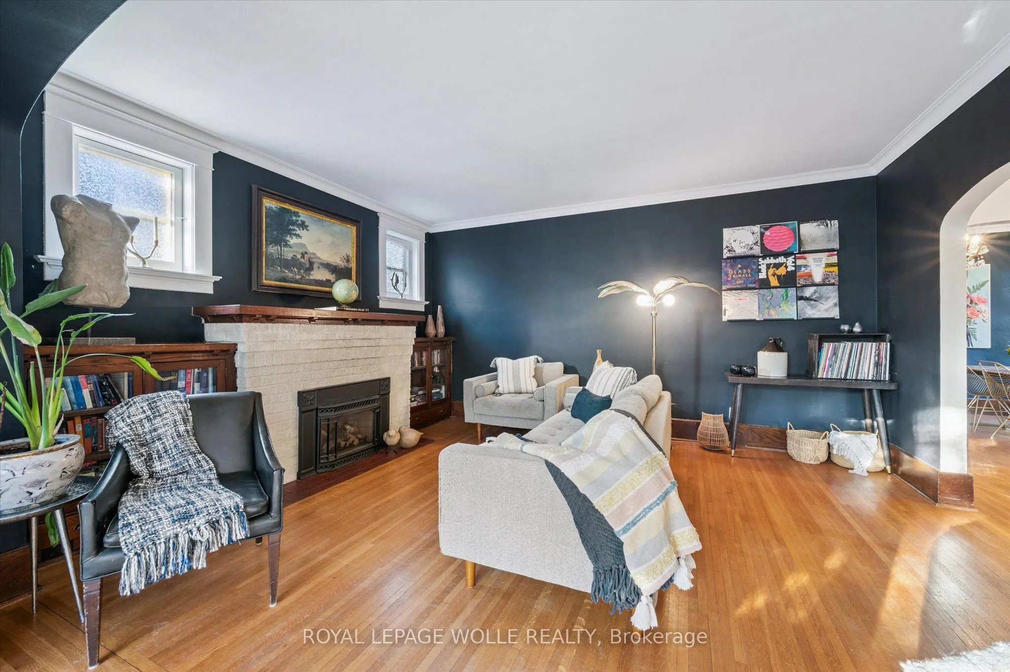 76 Ahrens Street W