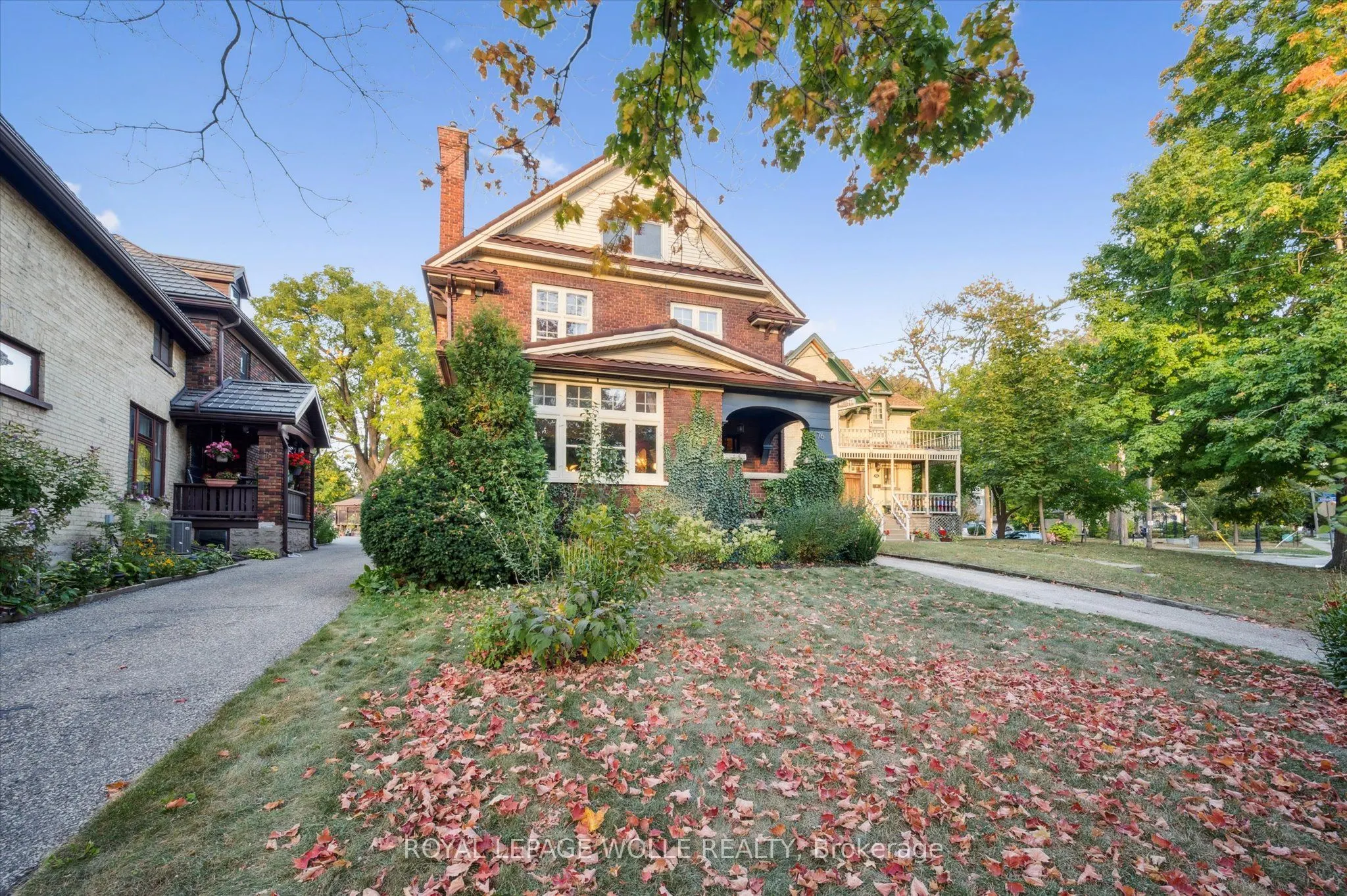 76 Ahrens Street W