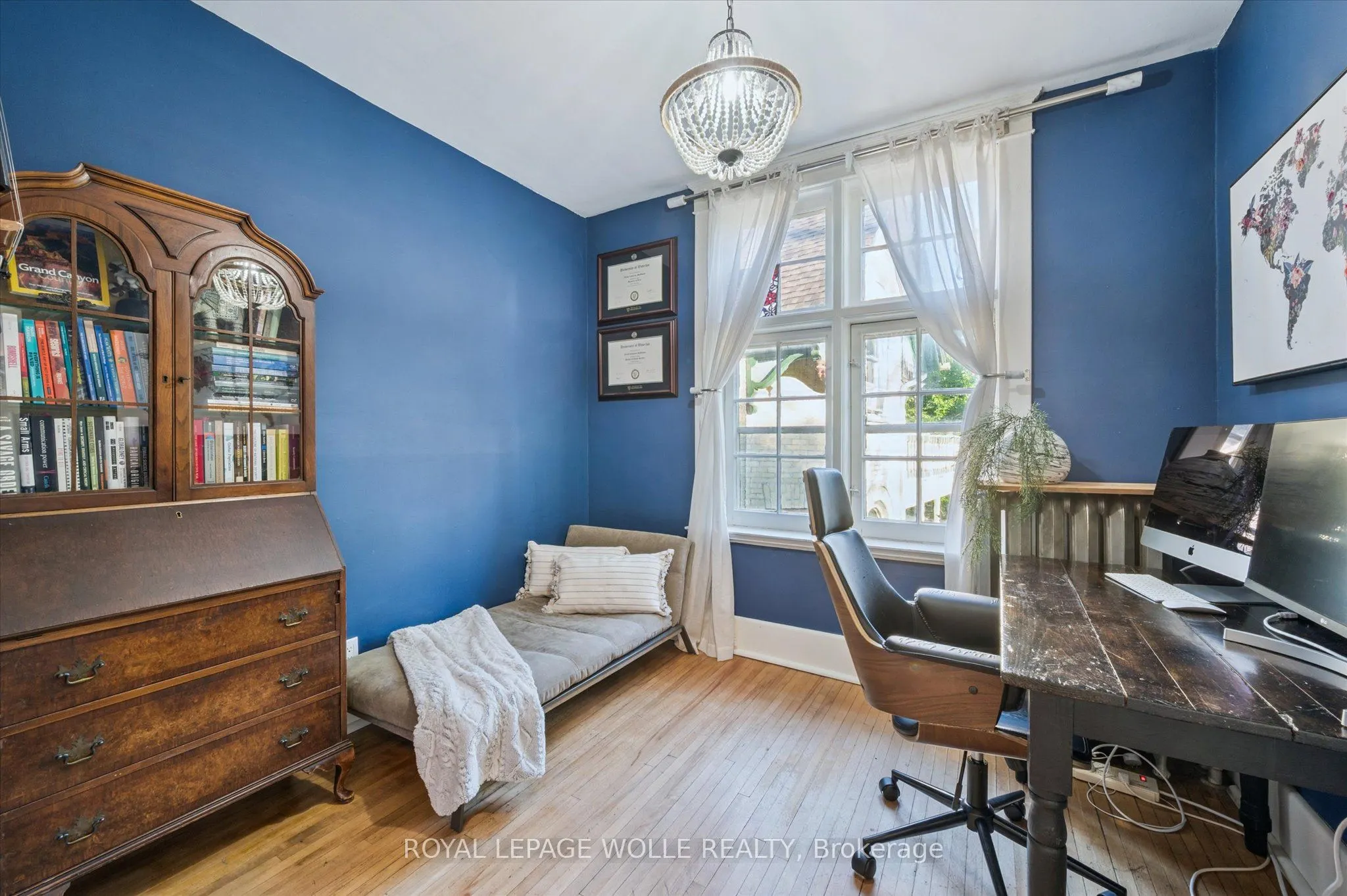 76 Ahrens Street W