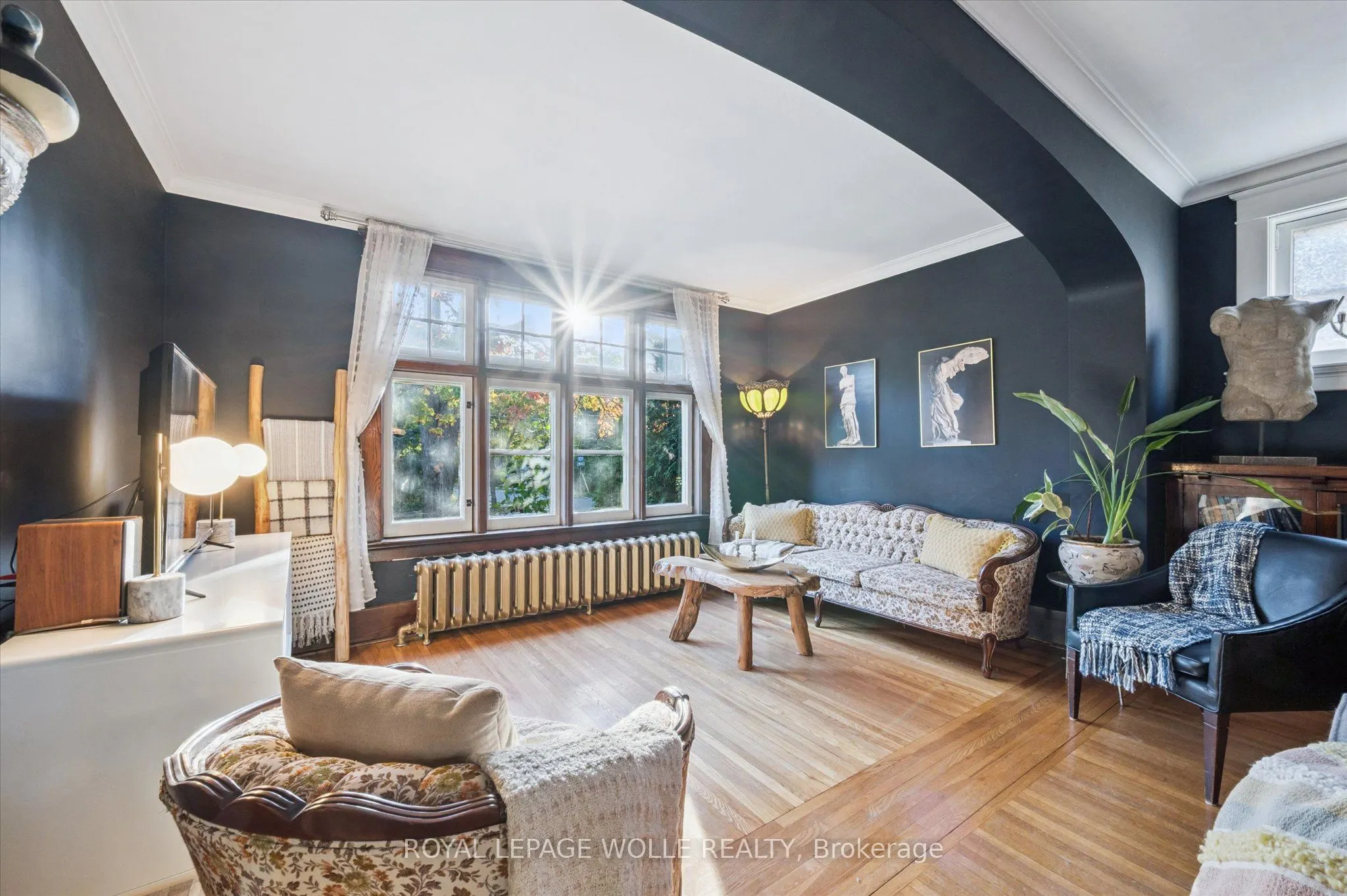 76 Ahrens Street W