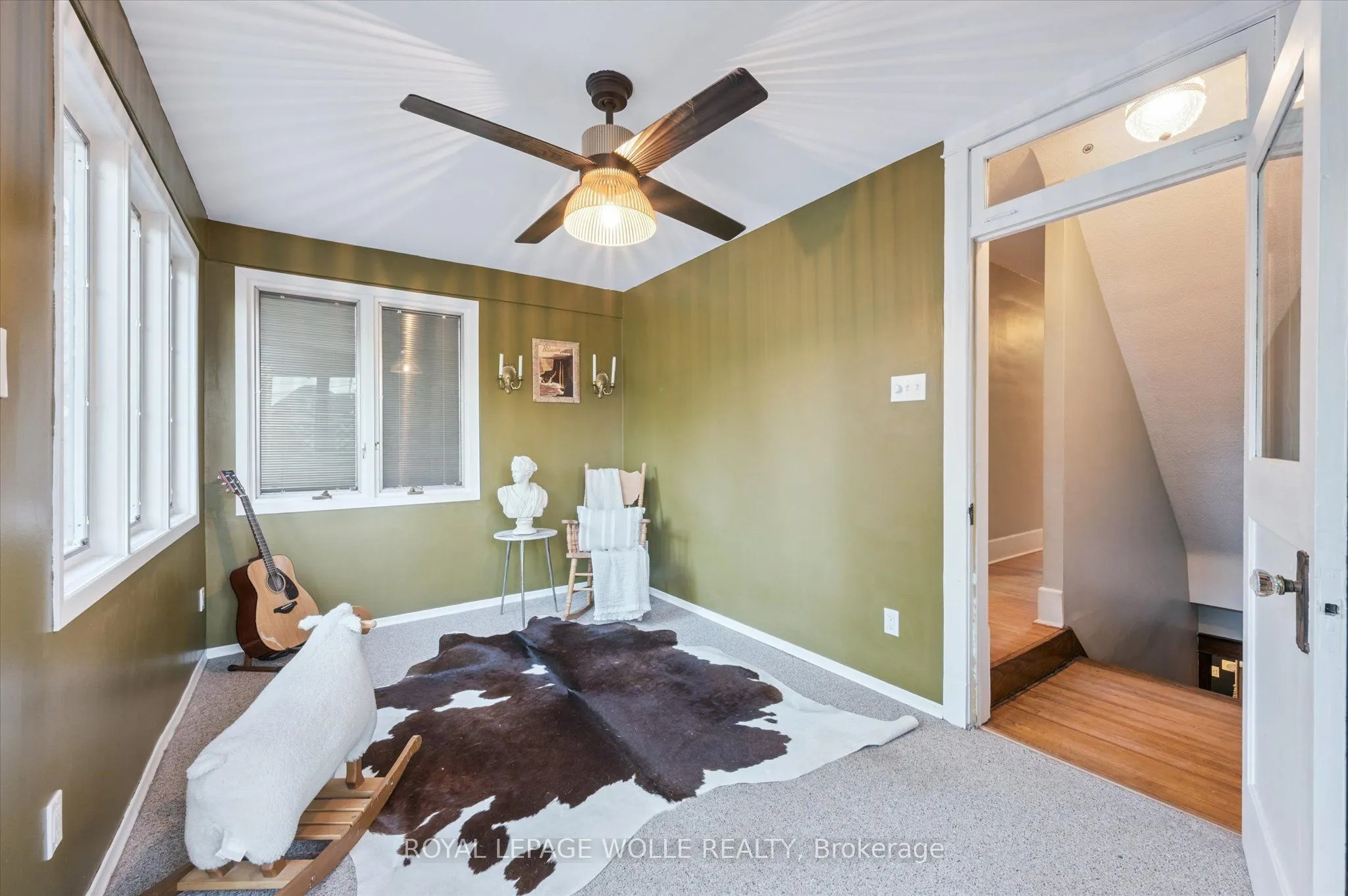 76 Ahrens Street W
