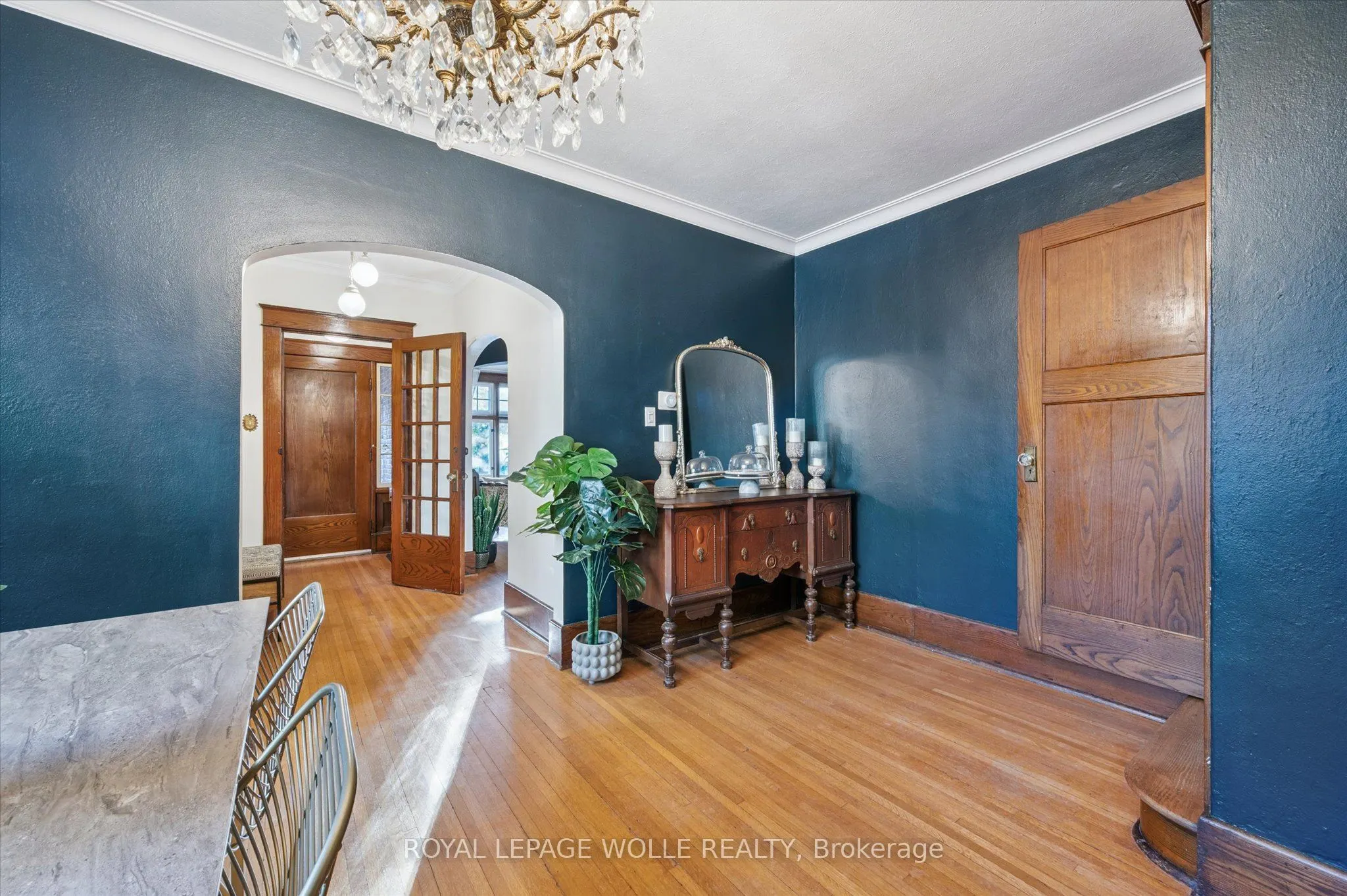 76 Ahrens Street W