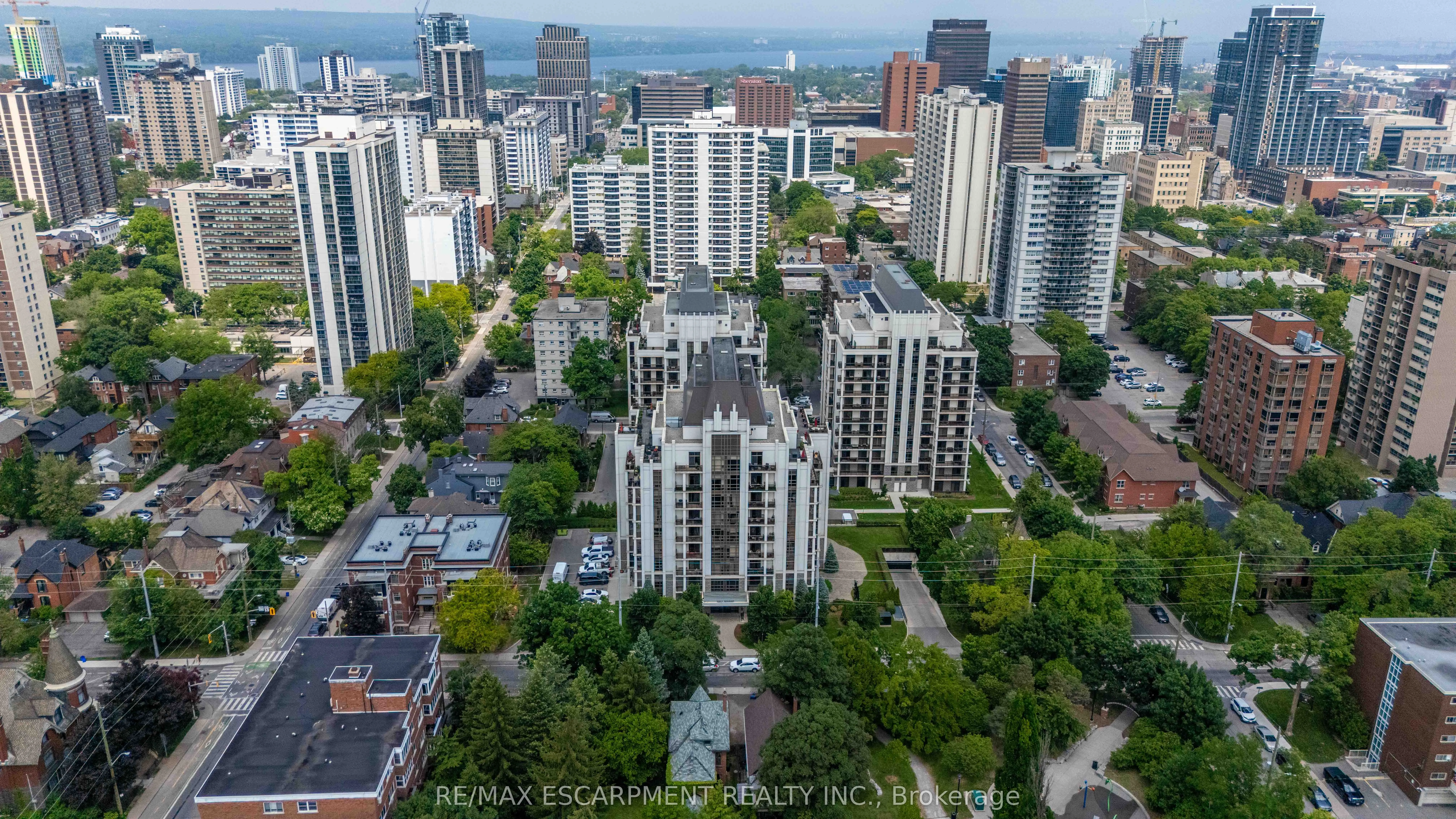 90 CHARLTON Avenue W, #409