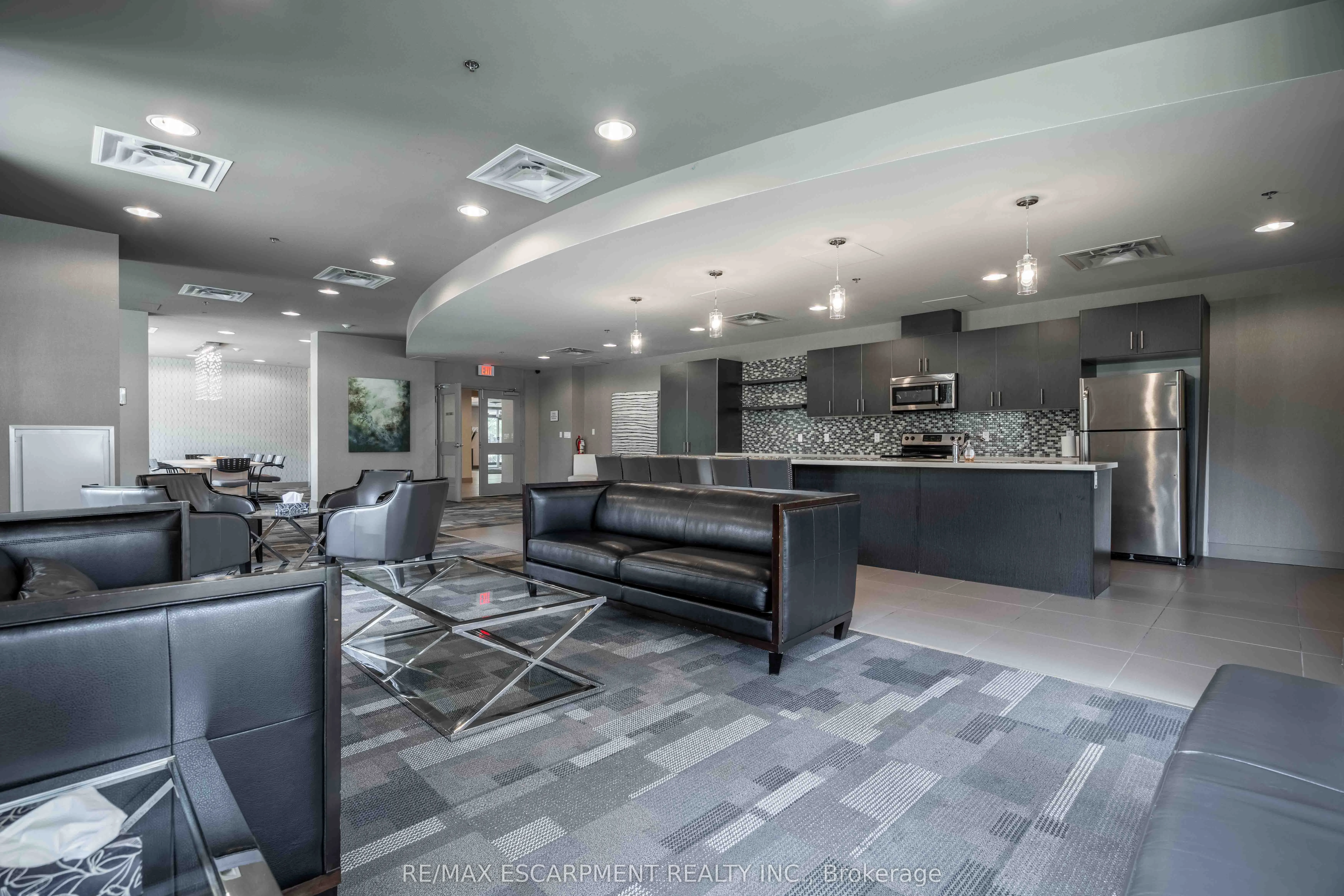 90 CHARLTON Avenue W, #409