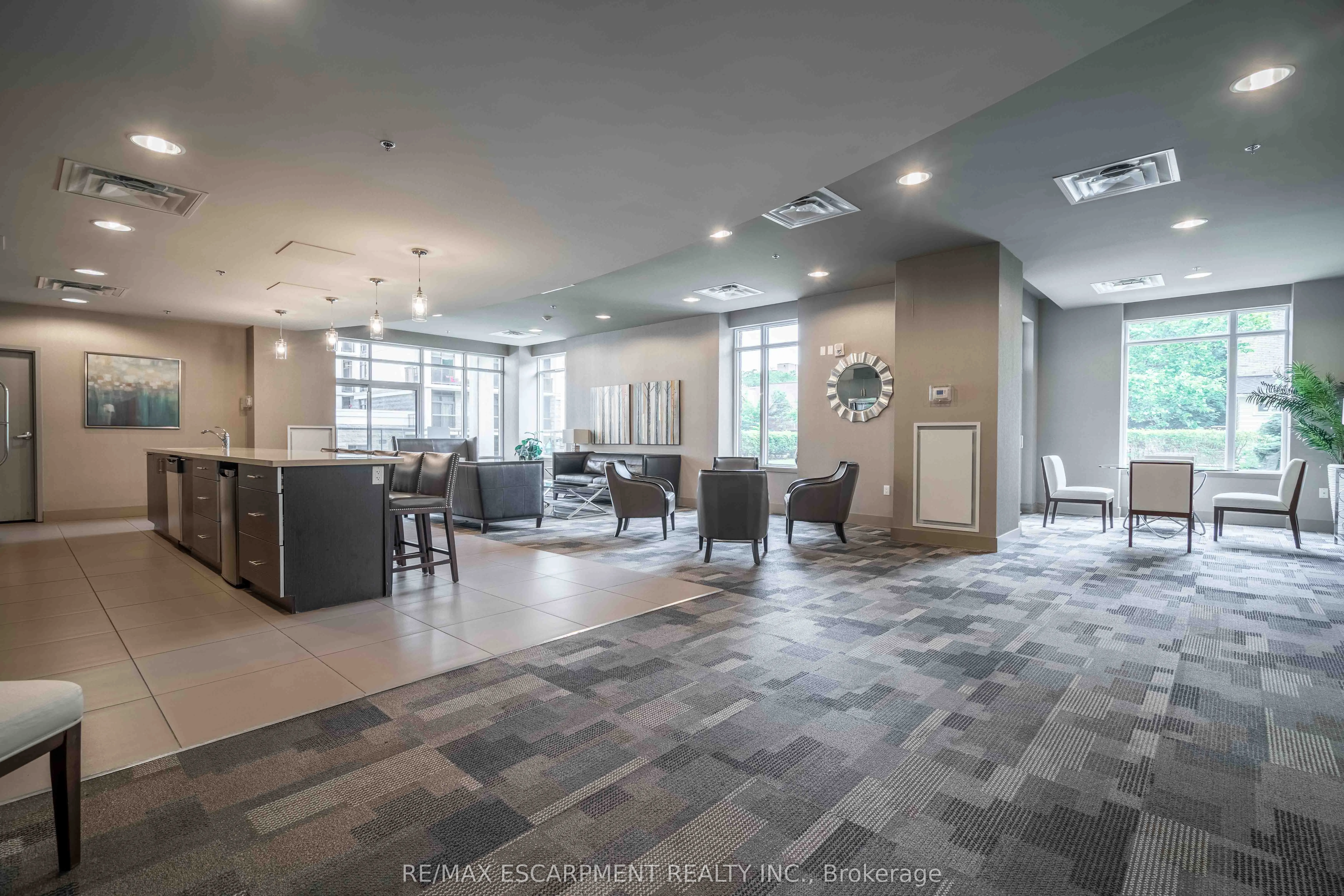 90 CHARLTON Avenue W, #409