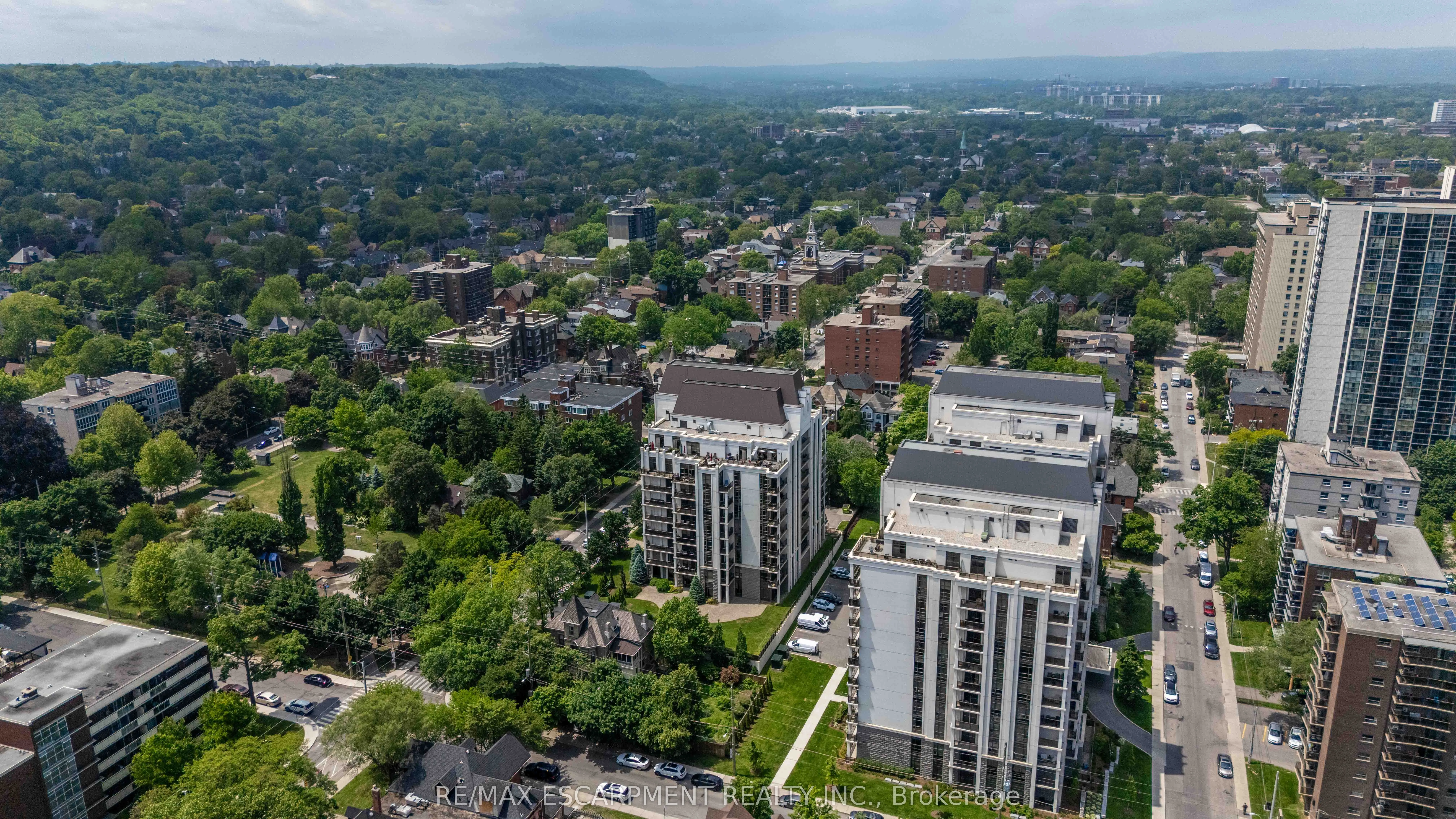 90 CHARLTON Avenue W, #409