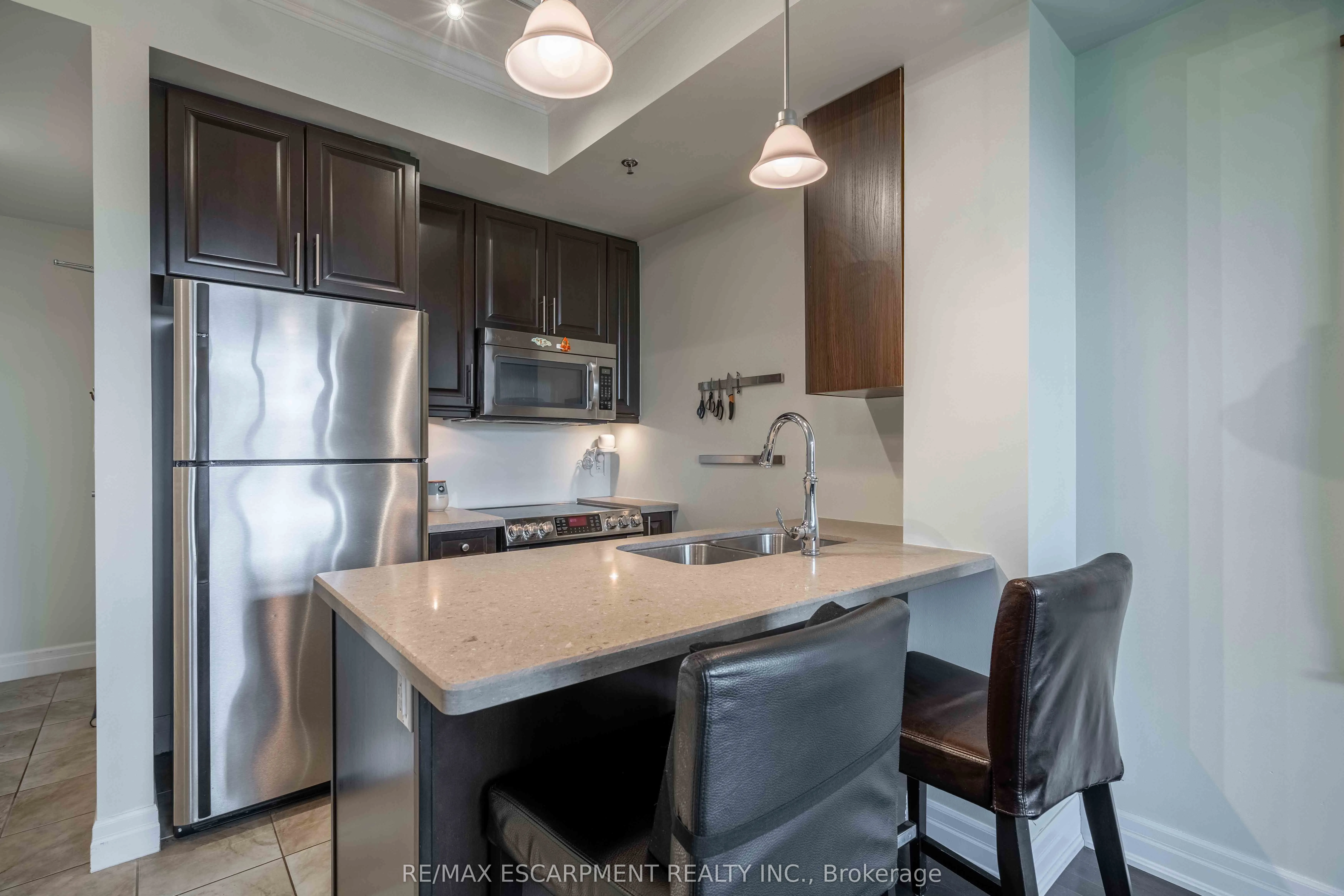 90 CHARLTON Avenue W, #409