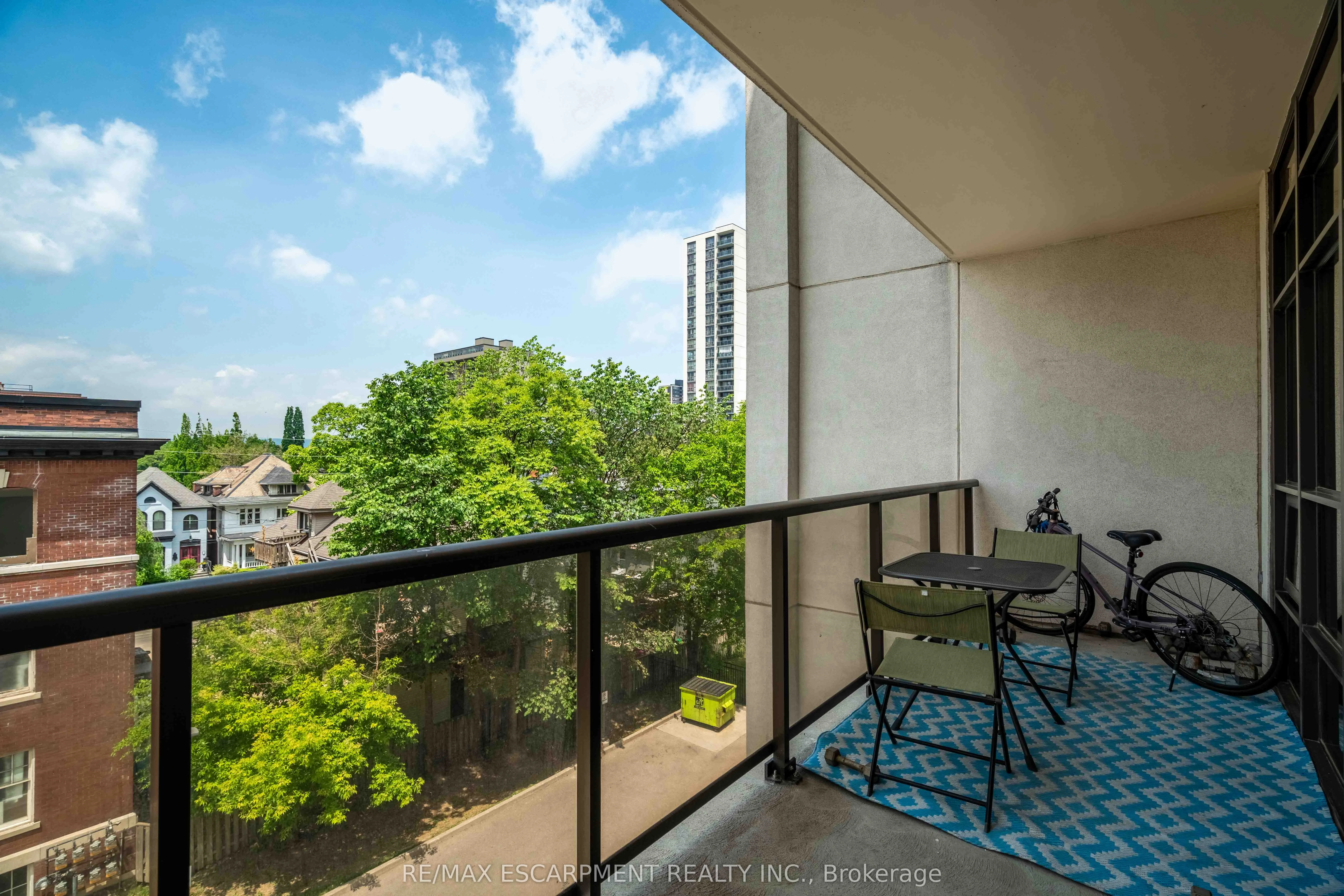 90 CHARLTON Avenue W, #409