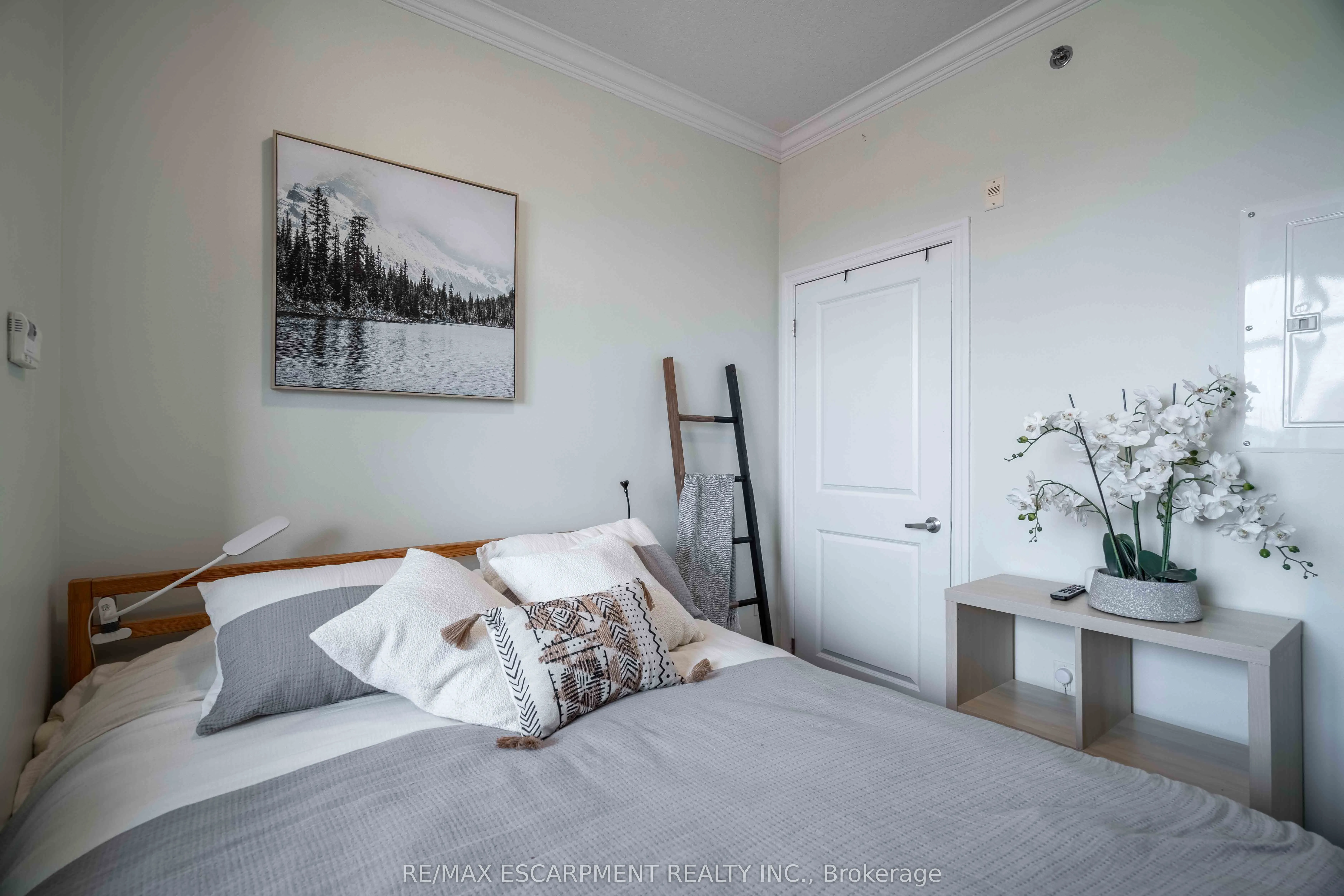 90 CHARLTON Avenue W, #409