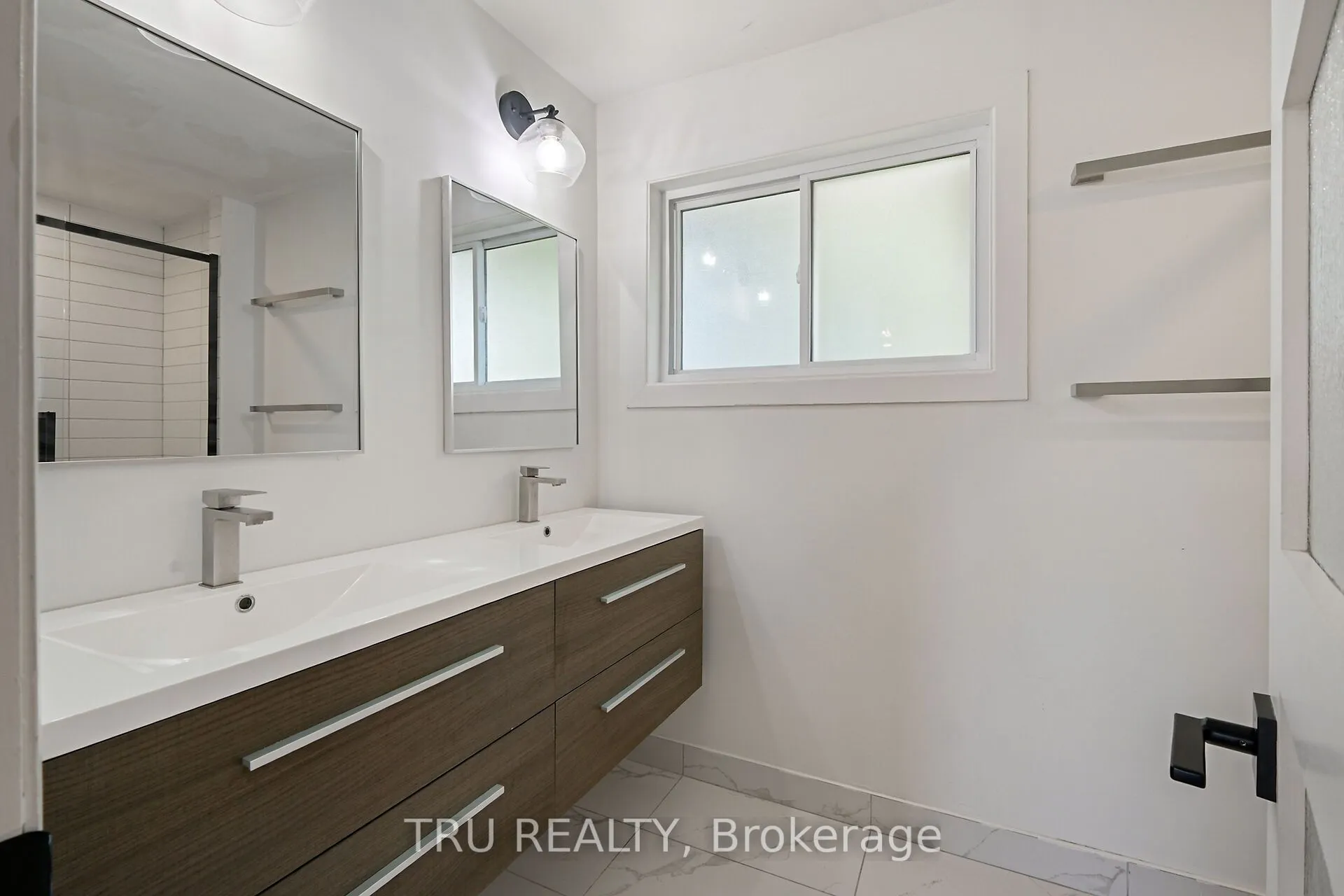 12 Apache Crescent