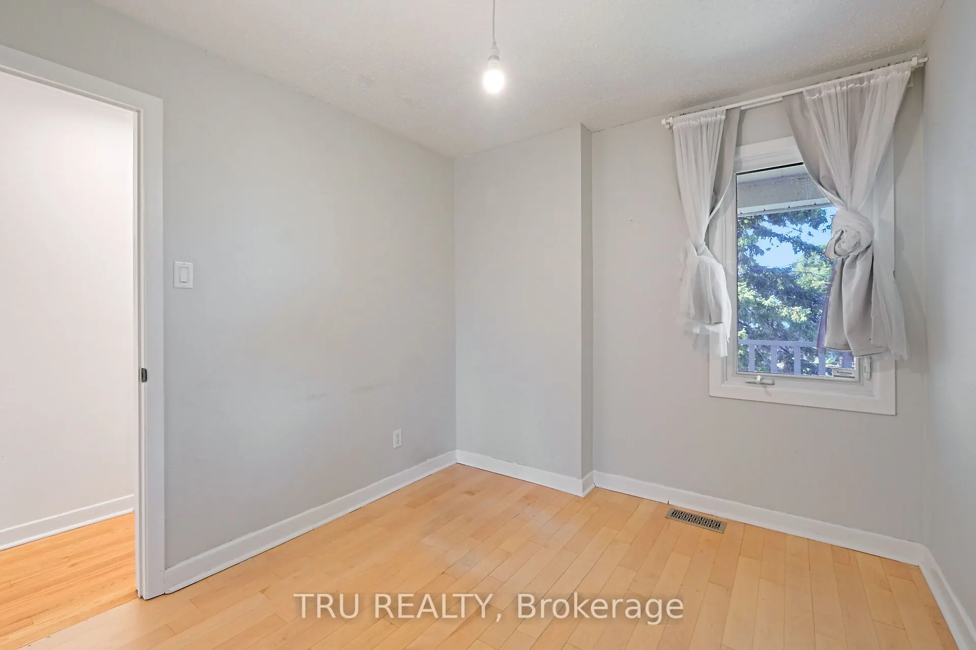 12 Apache Crescent