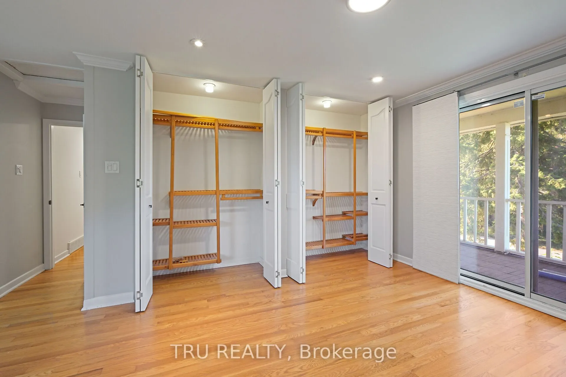 12 Apache Crescent
