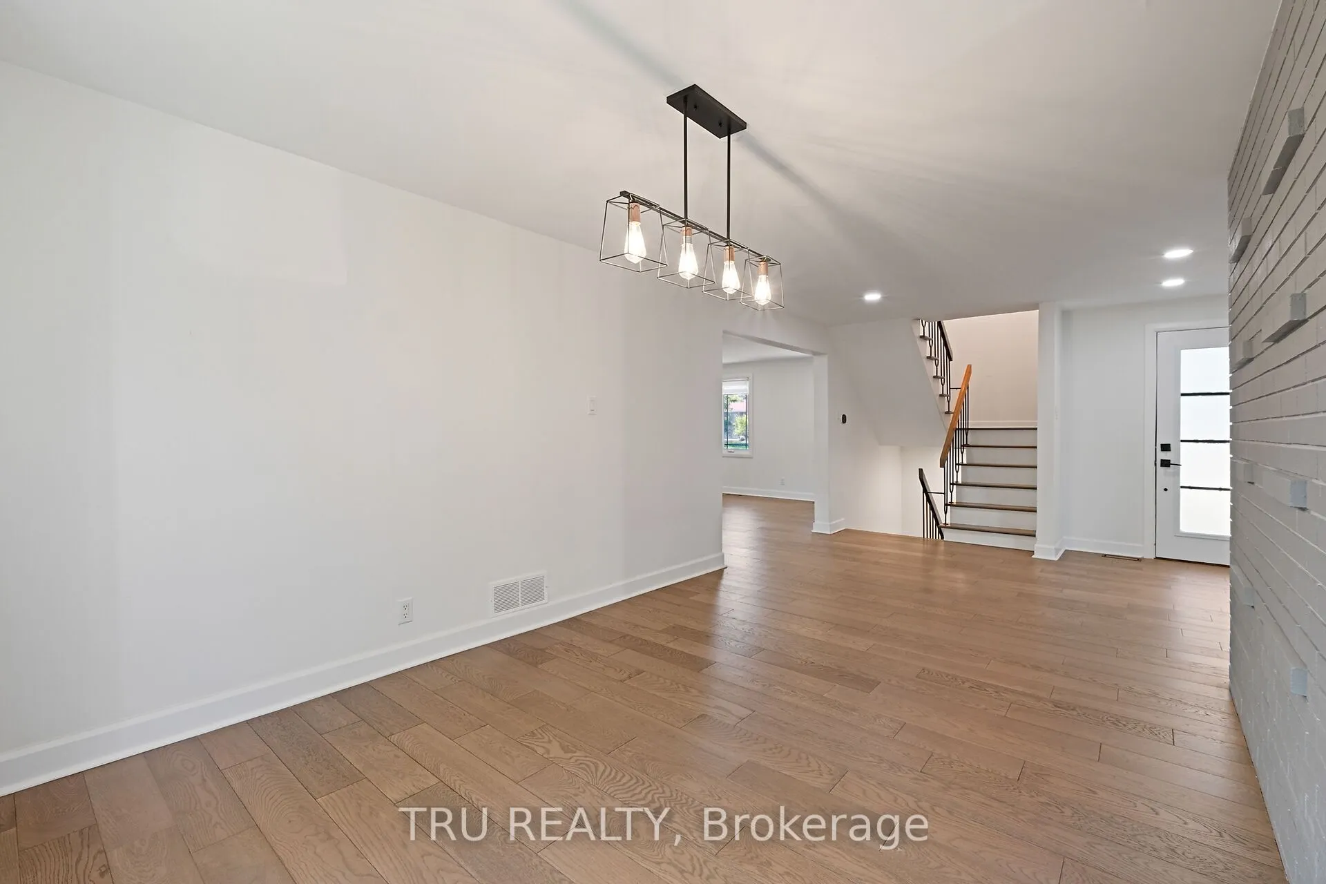 12 Apache Crescent